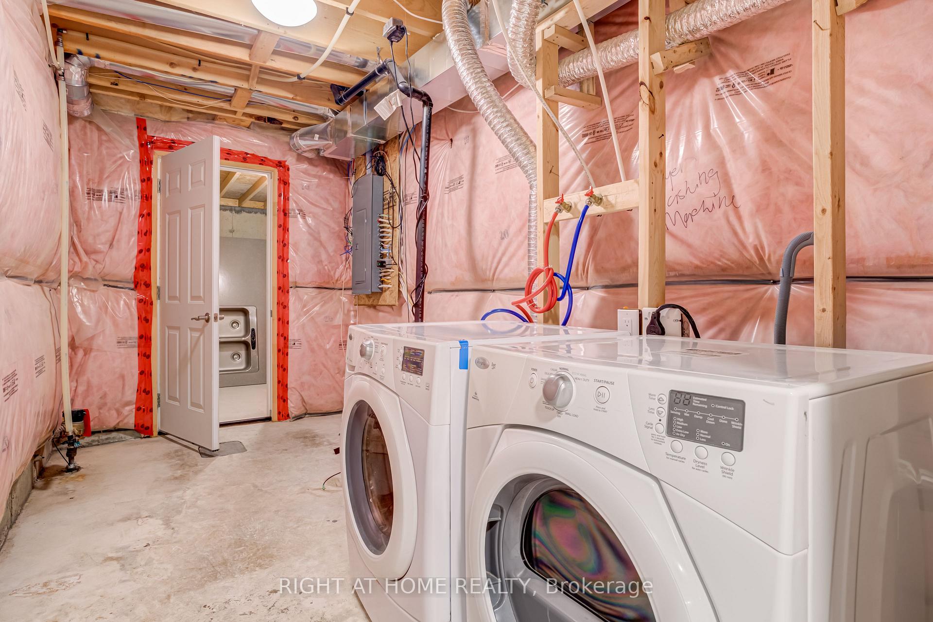 Photo 40 of 71 Cittadella Boulevard, Hamilton, Rural Glanbrook — HOMEH