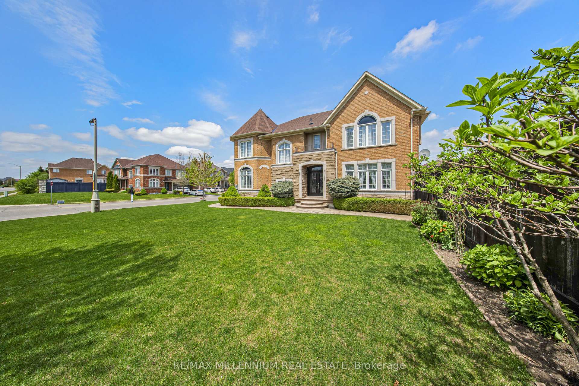Photo 19 of 1 Pine Landing Trail, Brampton, Sandringham-Wellington — HOMEH