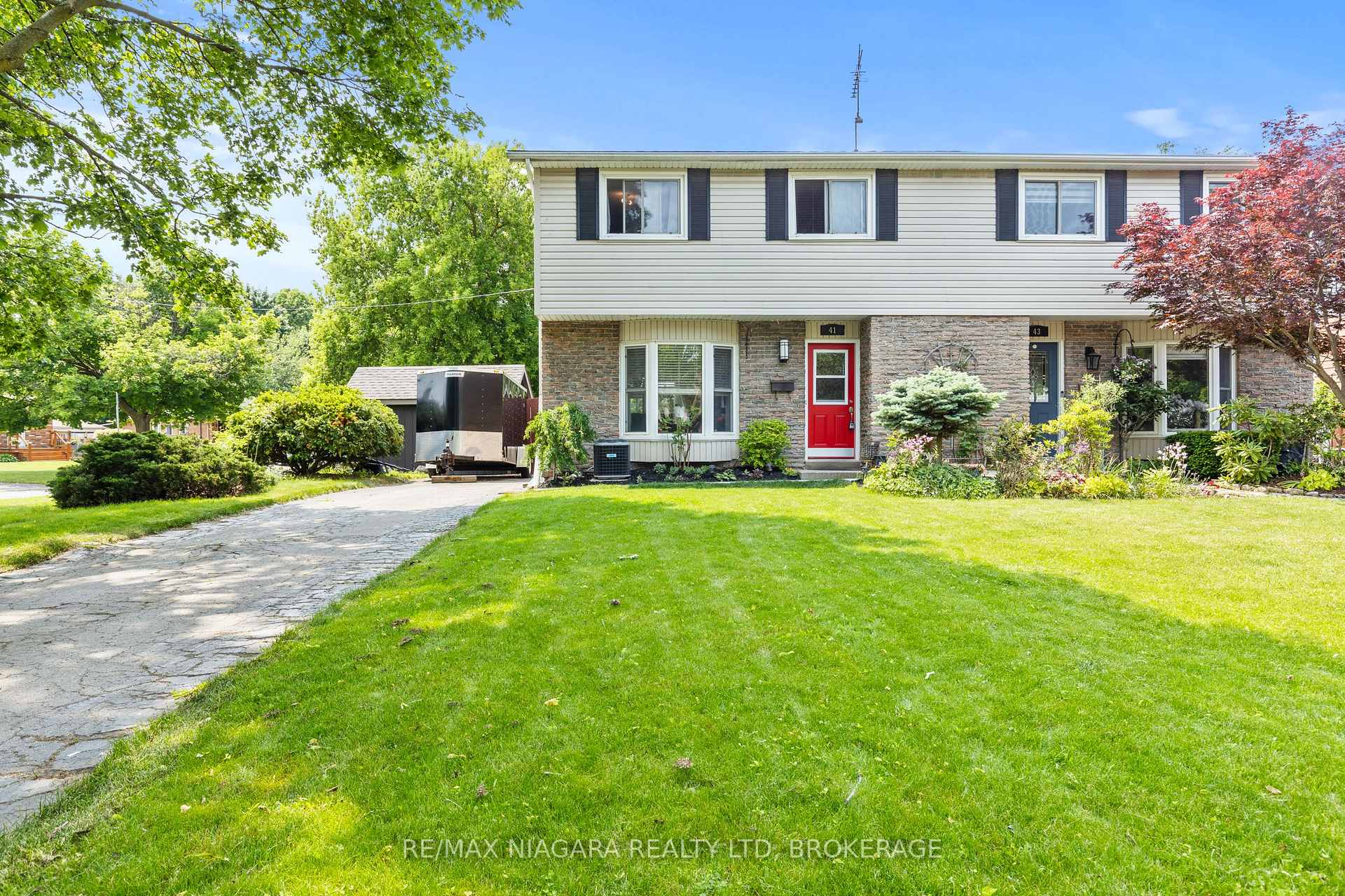 Photo 2 of 41 Allan Drive, St. Catharines, Fairview — HOMEH