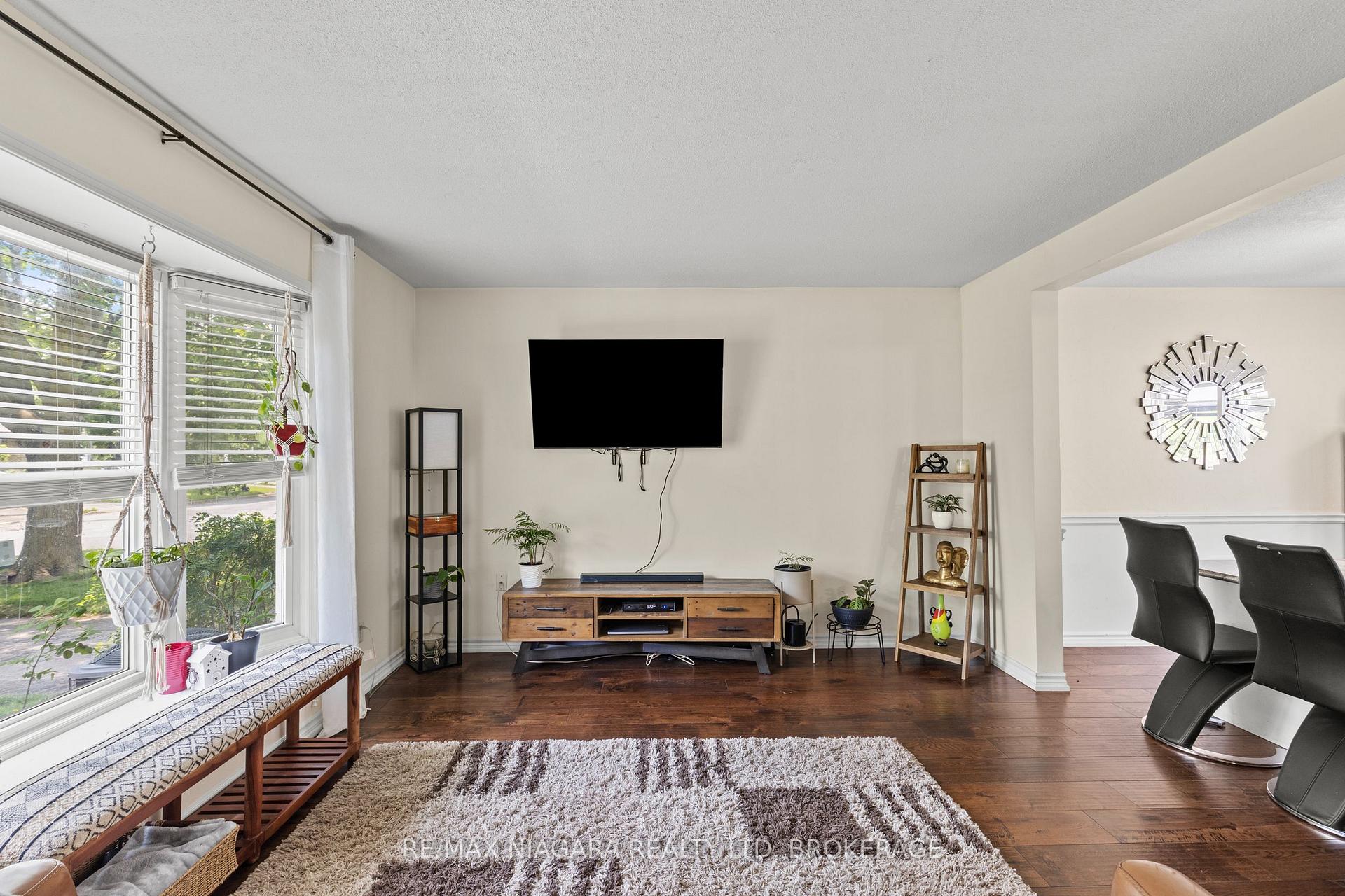 Photo 7 of 41 Allan Drive, St. Catharines, Fairview — HOMEH