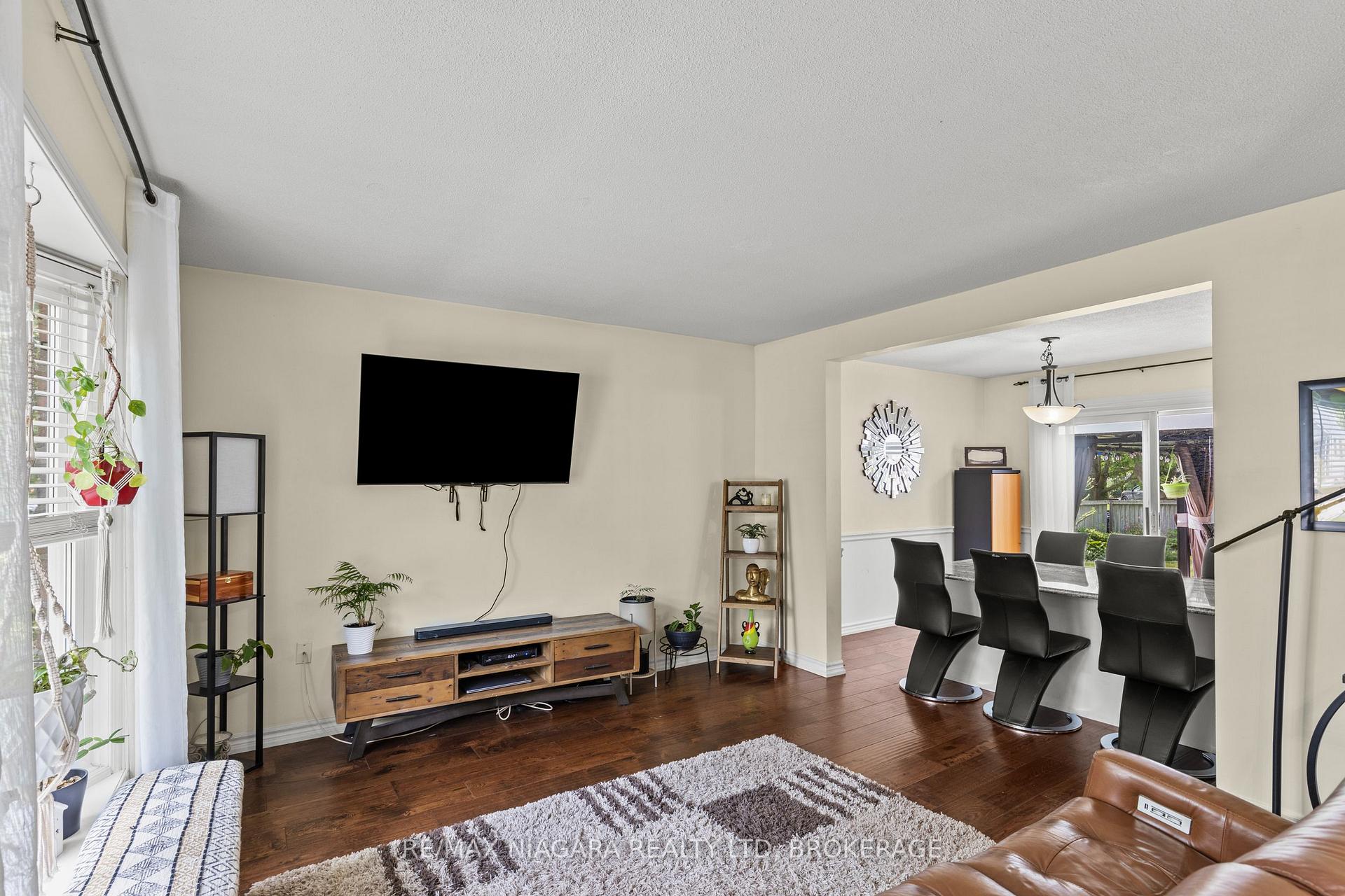 Photo 10 of 41 Allan Drive, St. Catharines, Fairview — HOMEH