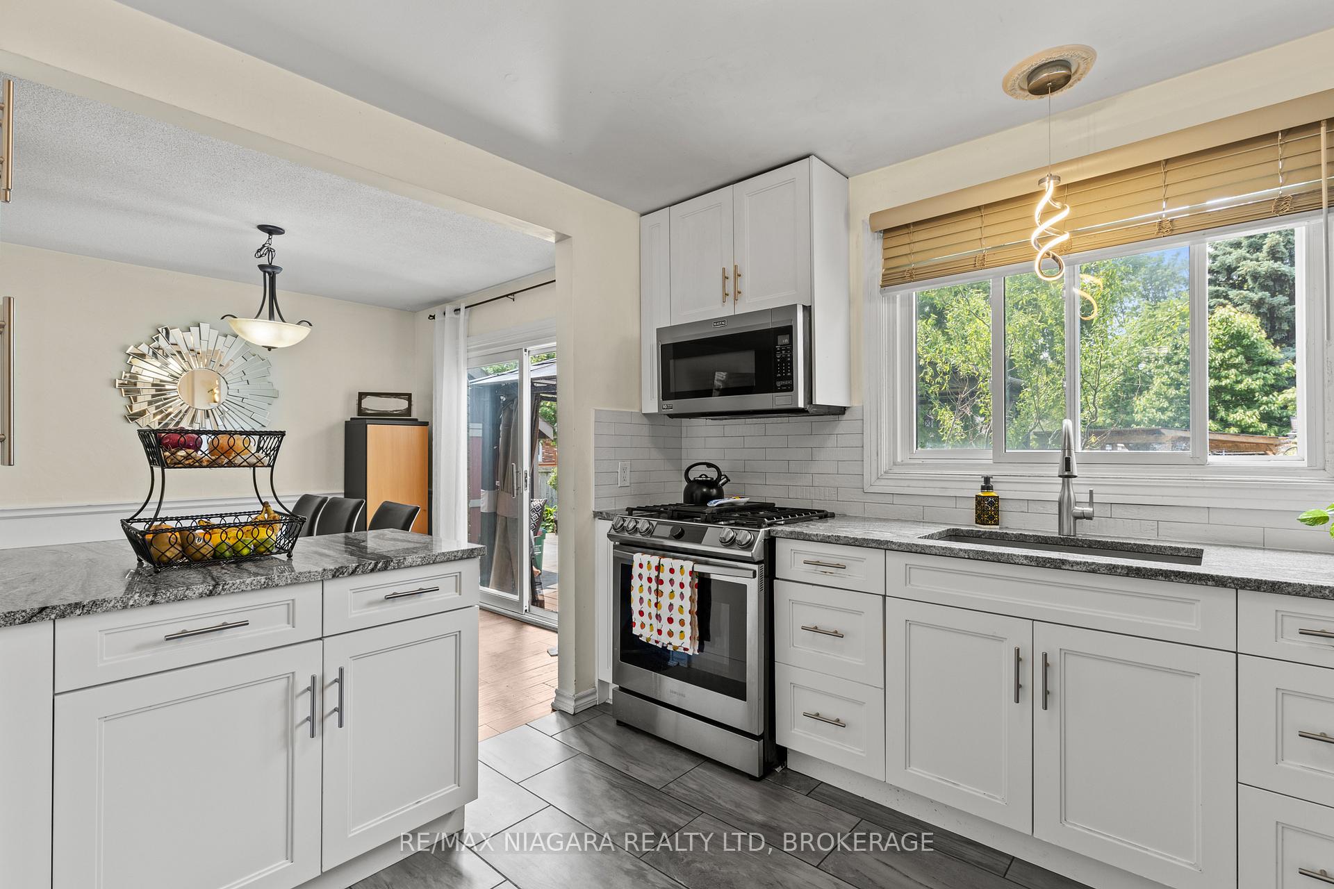 Photo 15 of 41 Allan Drive, St. Catharines, Fairview — HOMEH