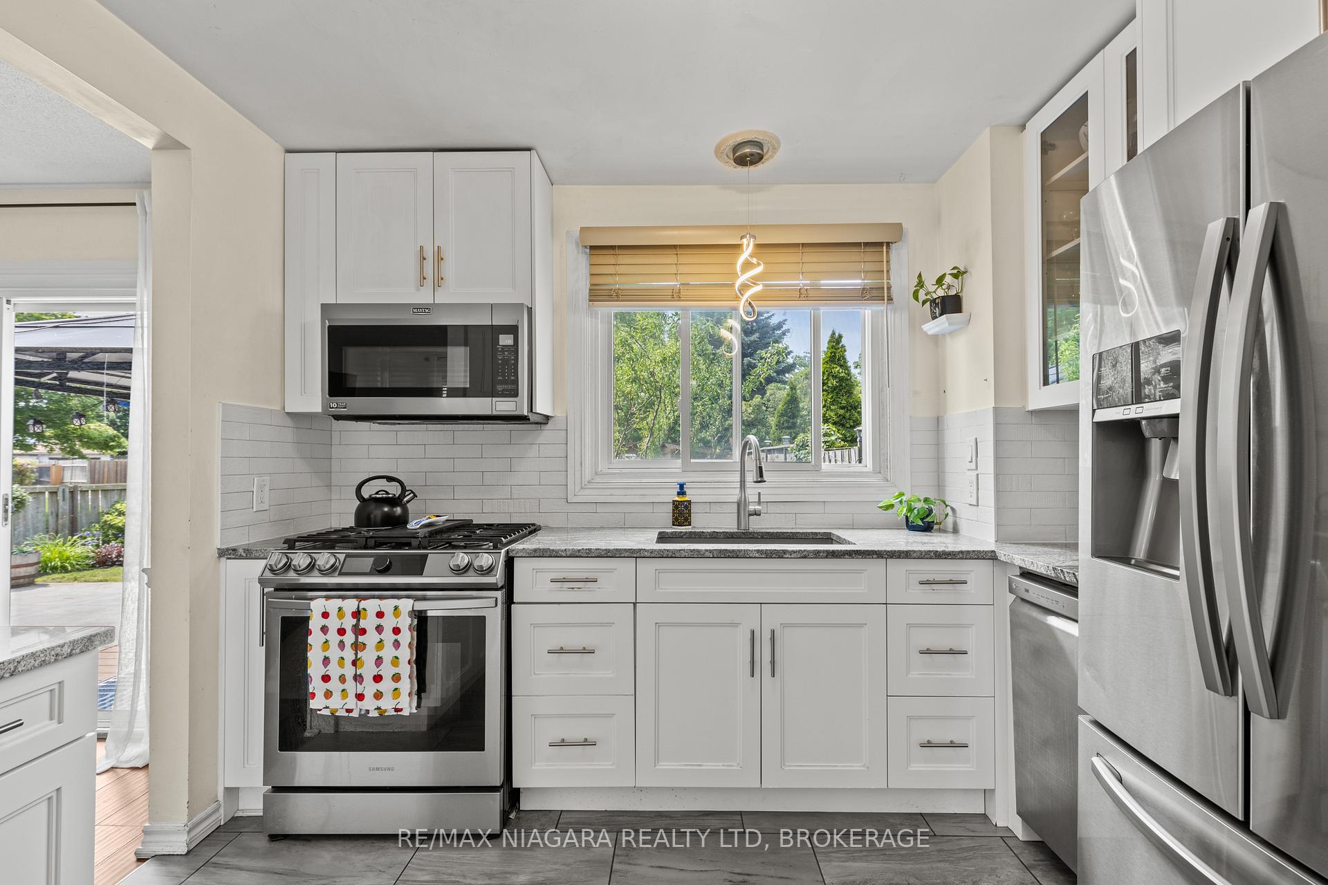 Photo 16 of 41 Allan Drive, St. Catharines, Fairview — HOMEH