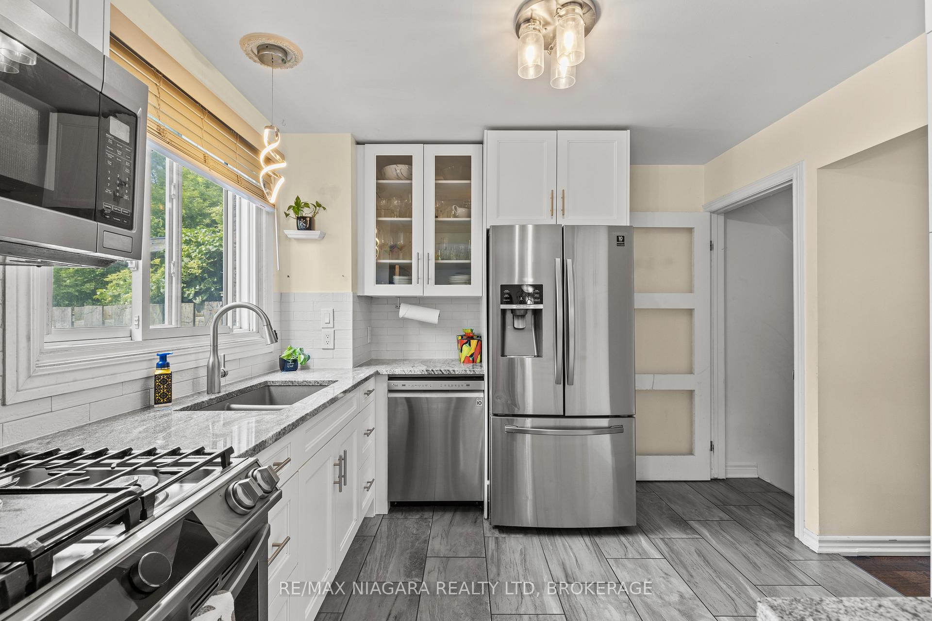 Photo 17 of 41 Allan Drive, St. Catharines, Fairview — HOMEH