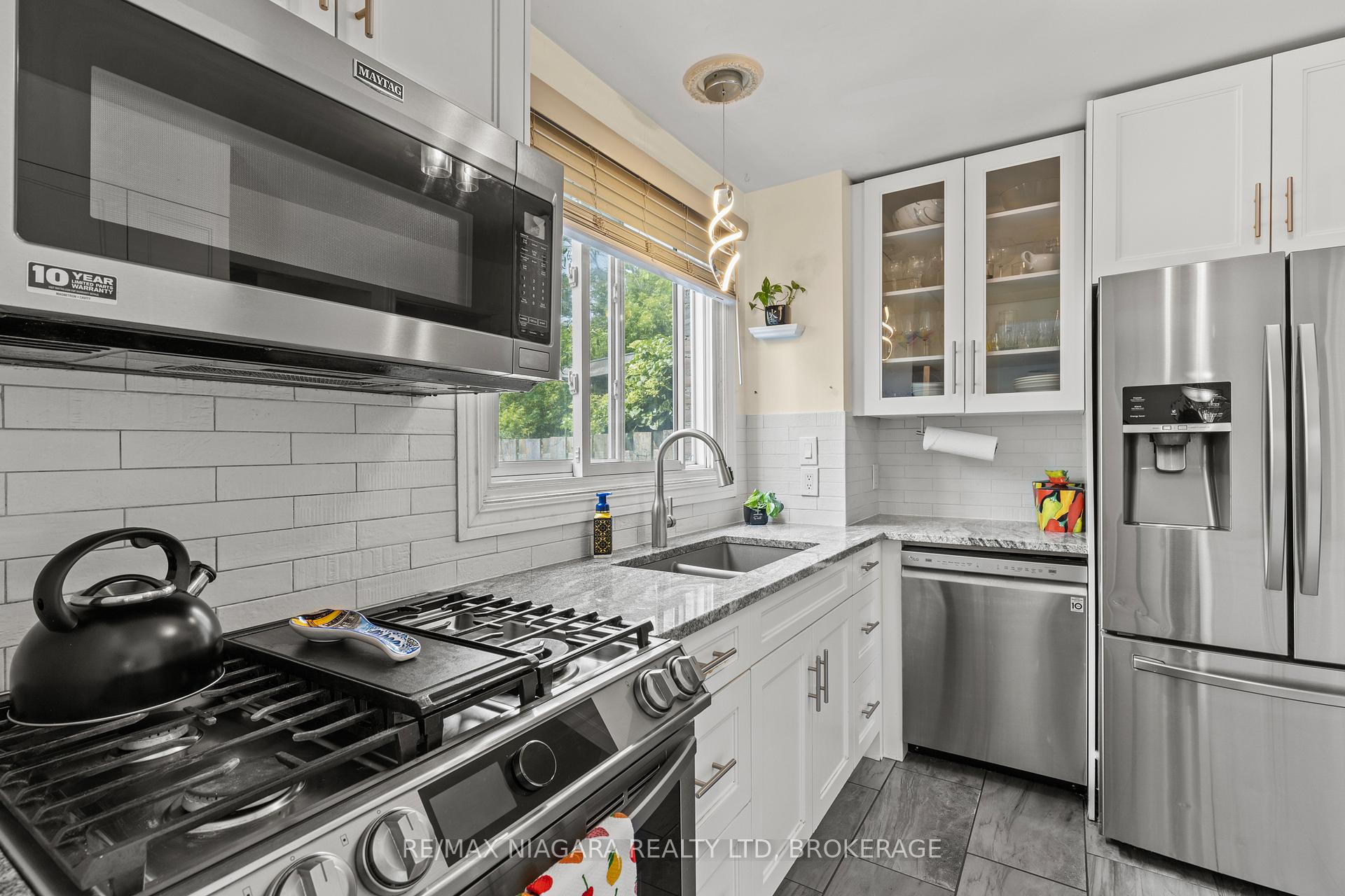 Photo 18 of 41 Allan Drive, St. Catharines, Fairview — HOMEH