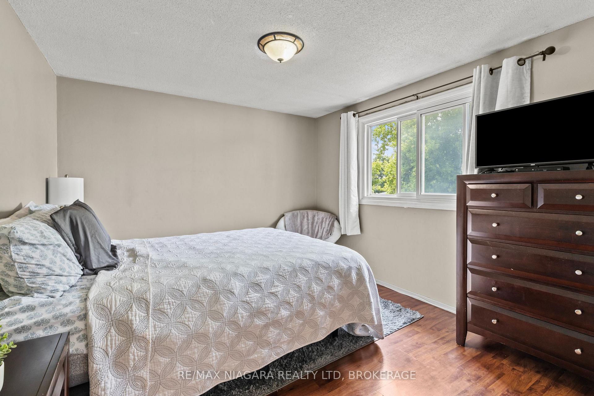 Photo 21 of 41 Allan Drive, St. Catharines, Fairview — HOMEH