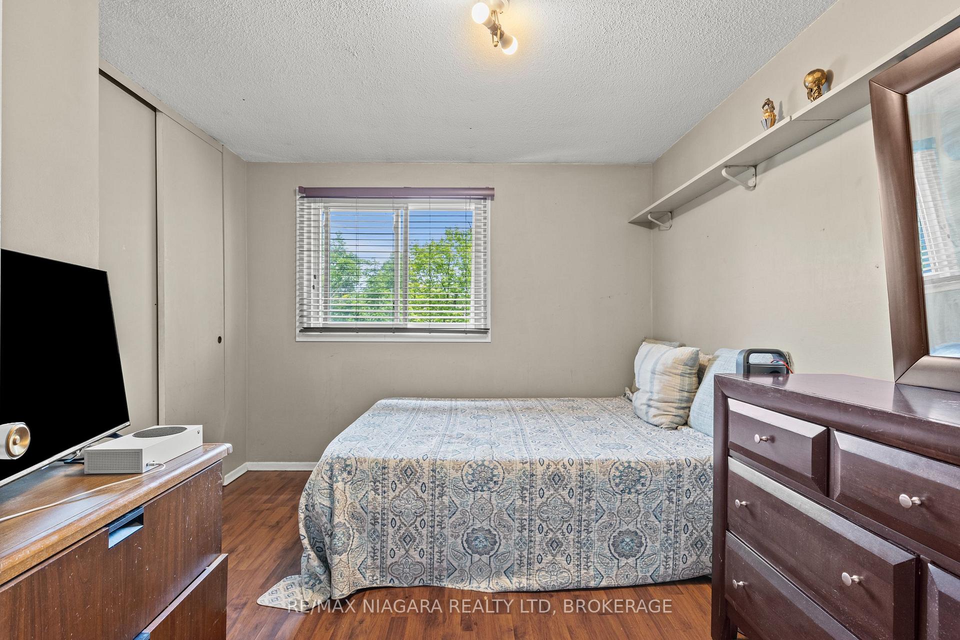 Photo 23 of 41 Allan Drive, St. Catharines, Fairview — HOMEH