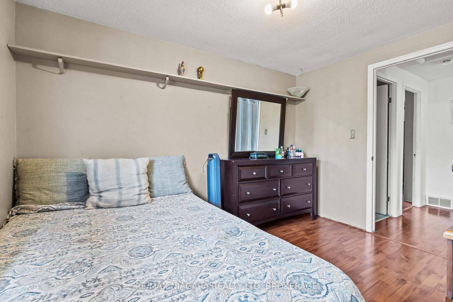 Photo 24 of 41 Allan Drive, St. Catharines, Fairview — HOMEH