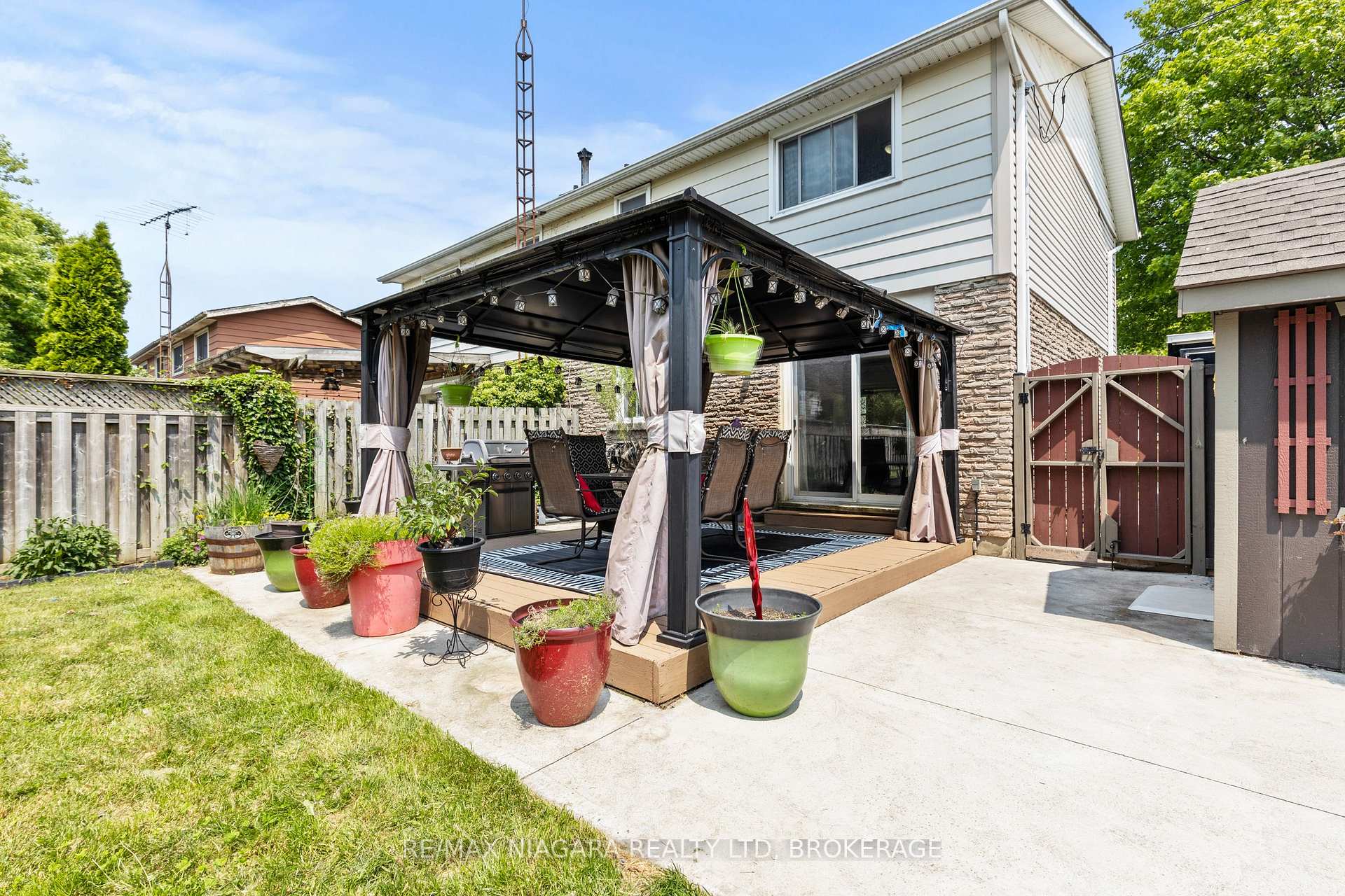 Photo 33 of 41 Allan Drive, St. Catharines, Fairview — HOMEH