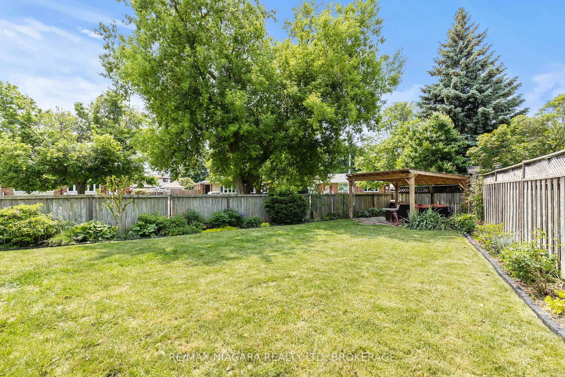 Photo 38 of 41 Allan Drive, St. Catharines, Fairview — HOMEH