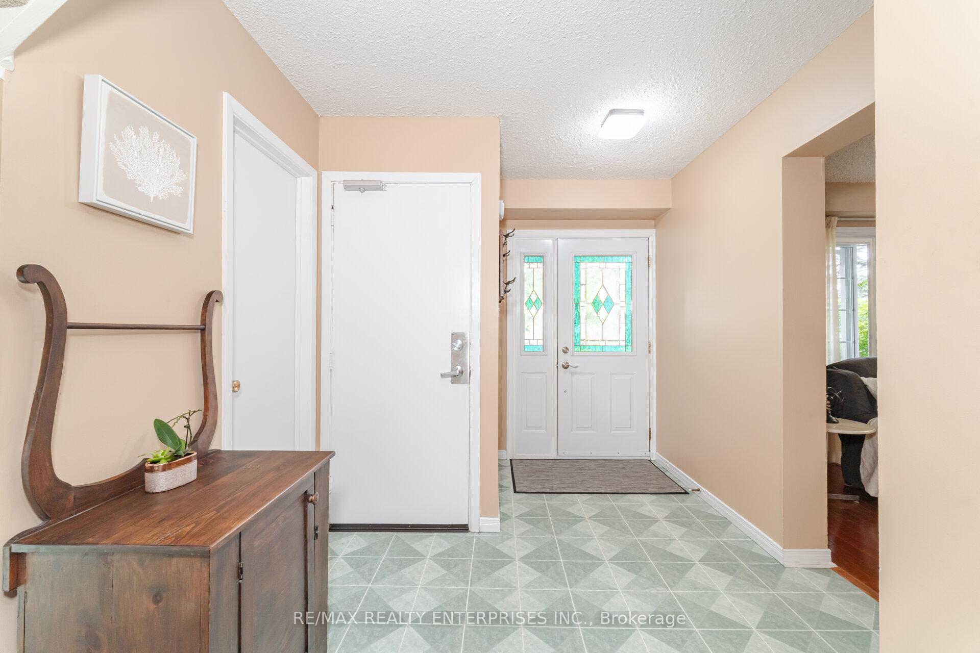 Photo 20 of 111 Somerset Drive, Brampton, Heart Lake West — HOMEH
