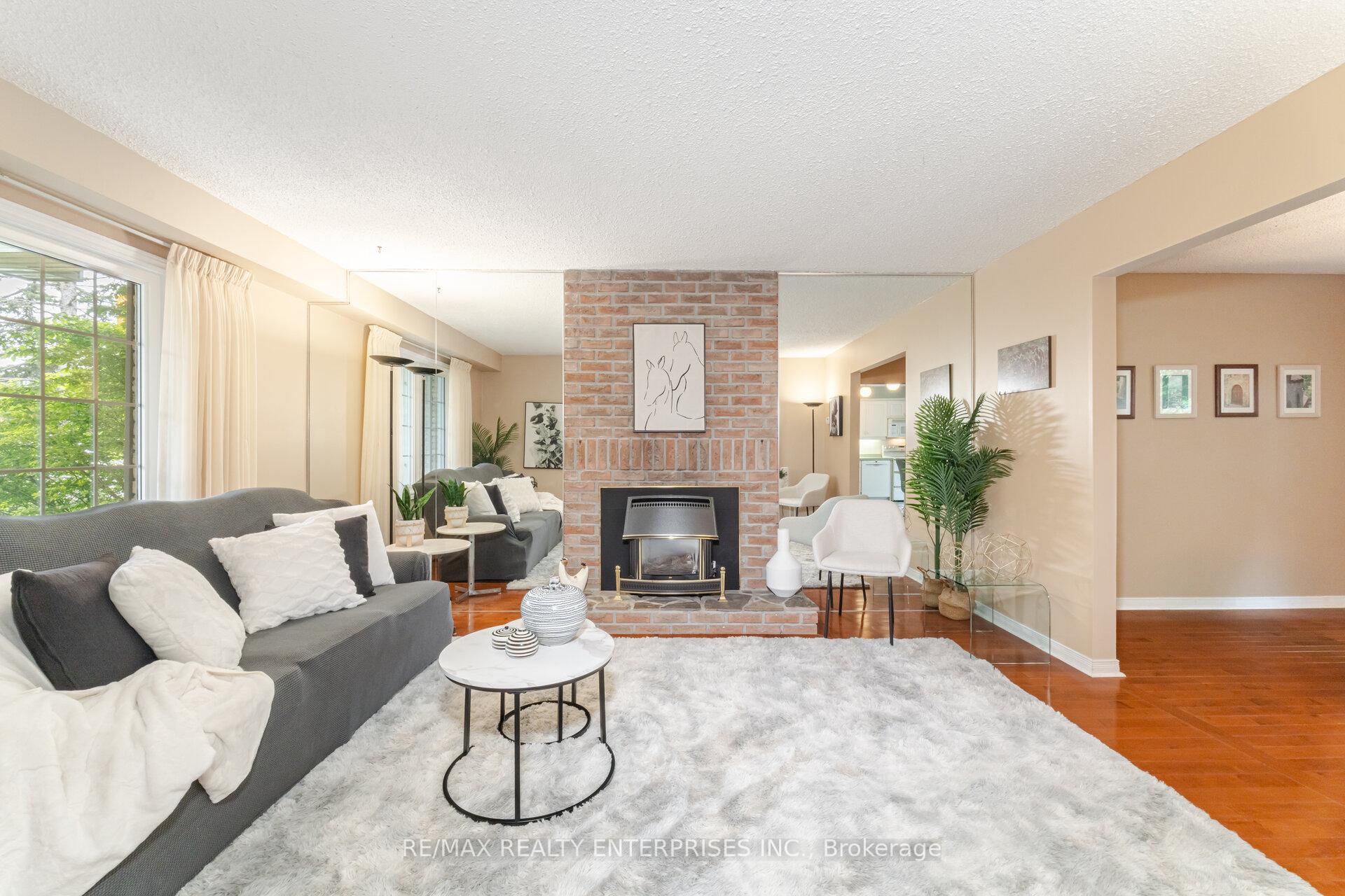 Photo 8 of 111 Somerset Drive, Brampton, Heart Lake West — HOMEH