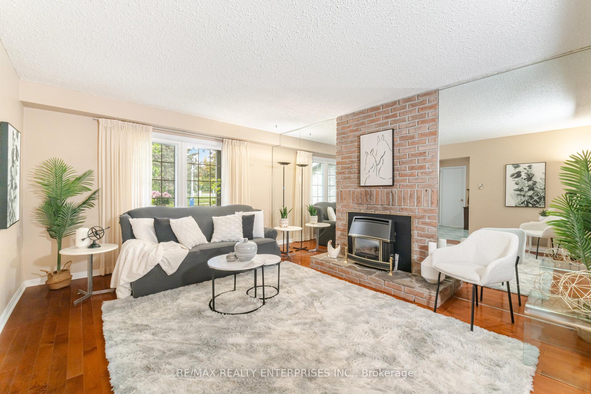 Photo 3 of 111 Somerset Drive, Brampton, Heart Lake West — HOMEH