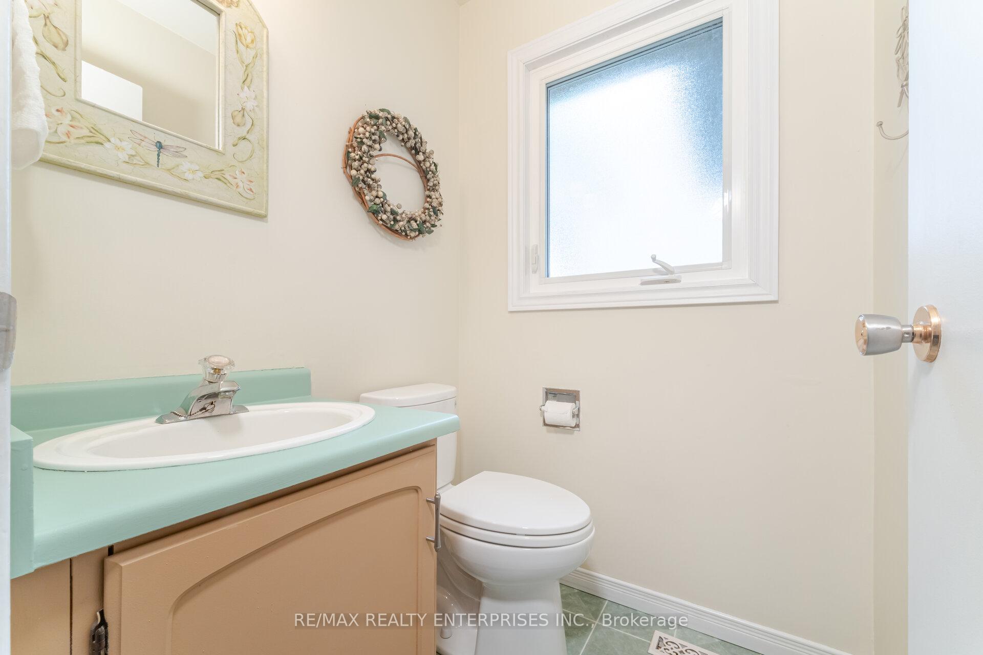 Photo 5 of 111 Somerset Drive, Brampton, Heart Lake West — HOMEH