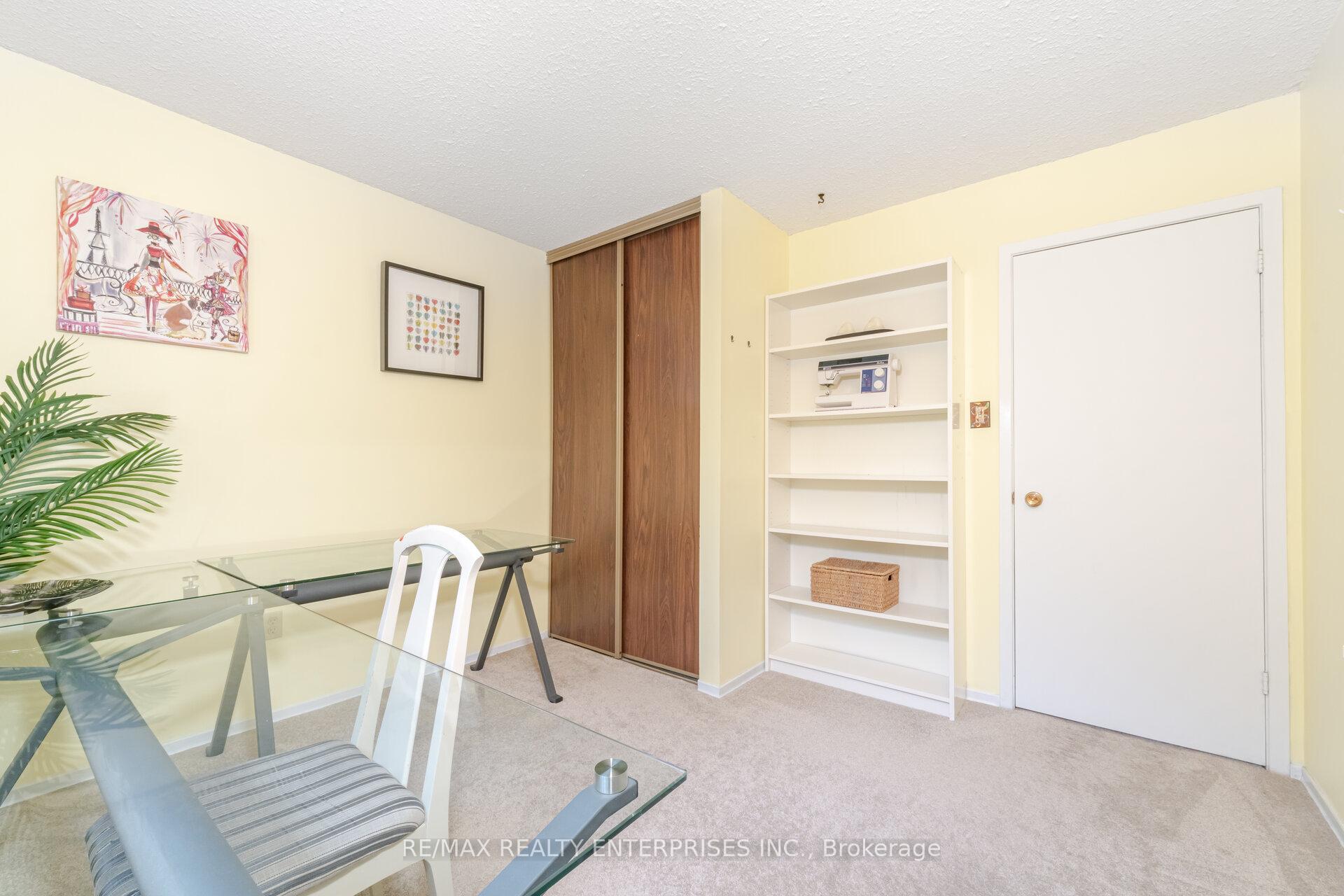 Photo 11 of 111 Somerset Drive, Brampton, Heart Lake West — HOMEH