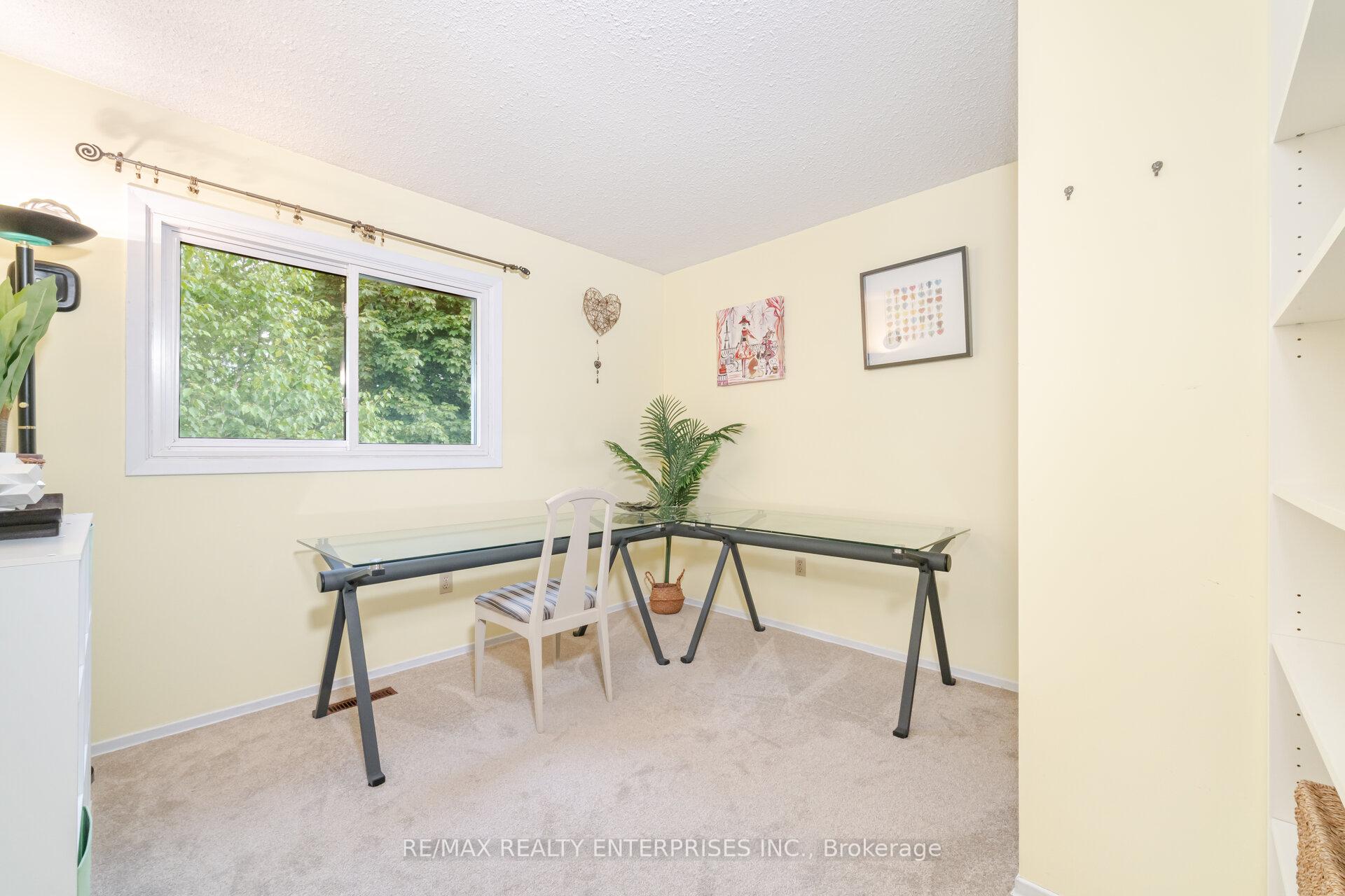 Photo 10 of 111 Somerset Drive, Brampton, Heart Lake West — HOMEH
