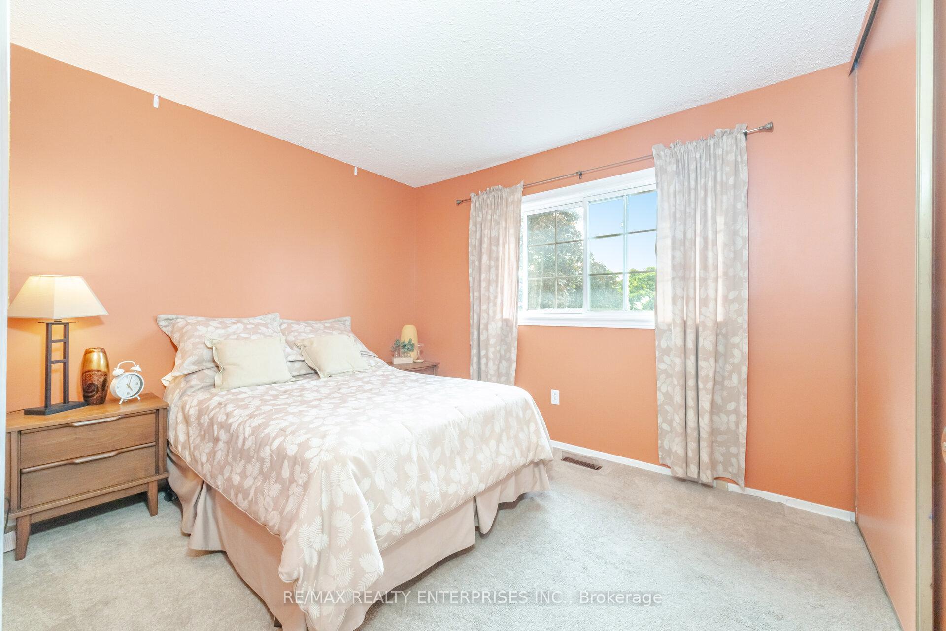 Photo 16 of 111 Somerset Drive, Brampton, Heart Lake West — HOMEH