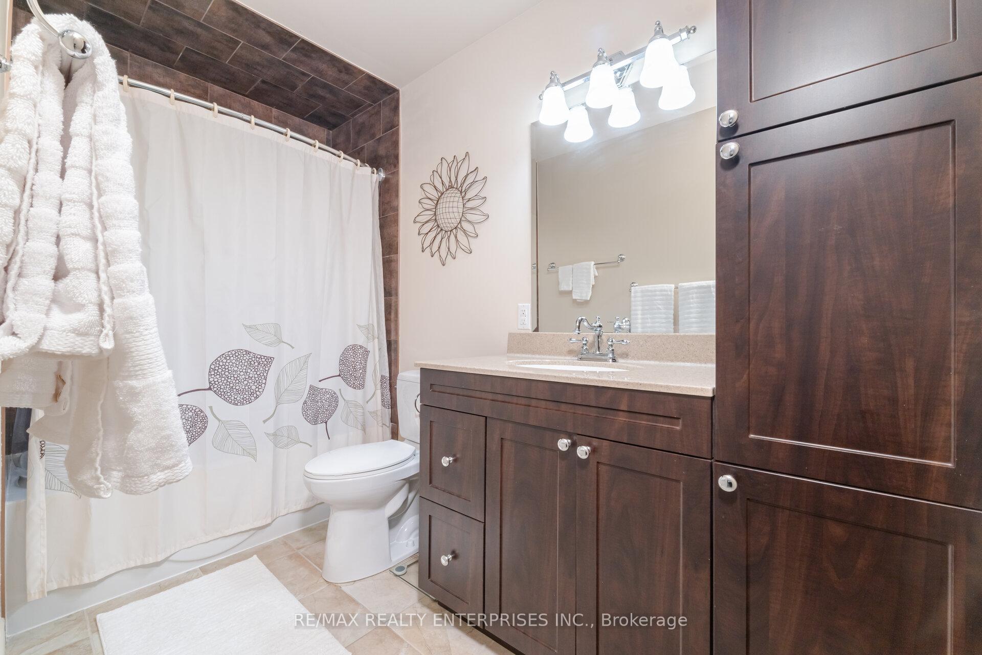 Photo 9 of 111 Somerset Drive, Brampton, Heart Lake West — HOMEH