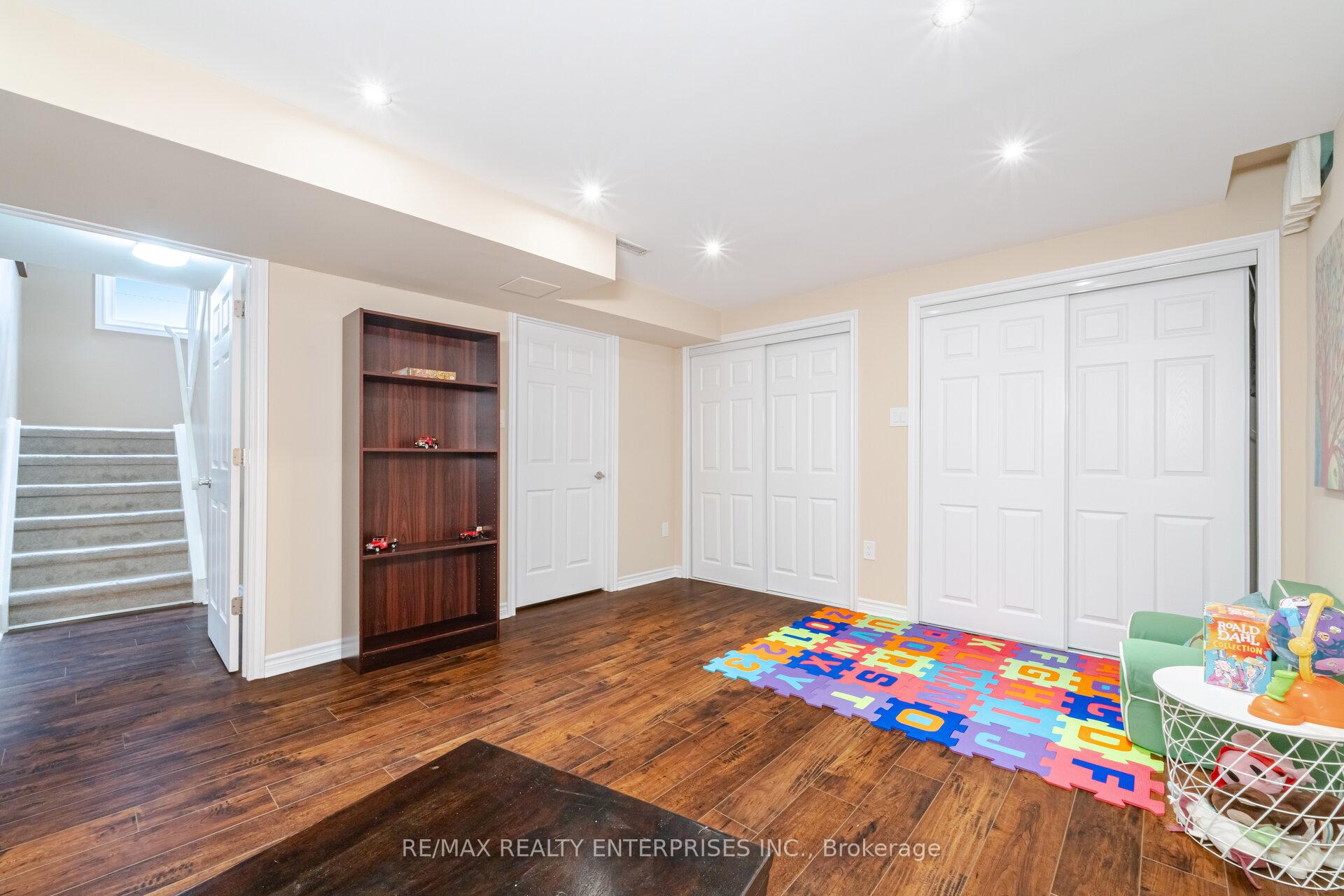 Photo 7 of 111 Somerset Drive, Brampton, Heart Lake West — HOMEH