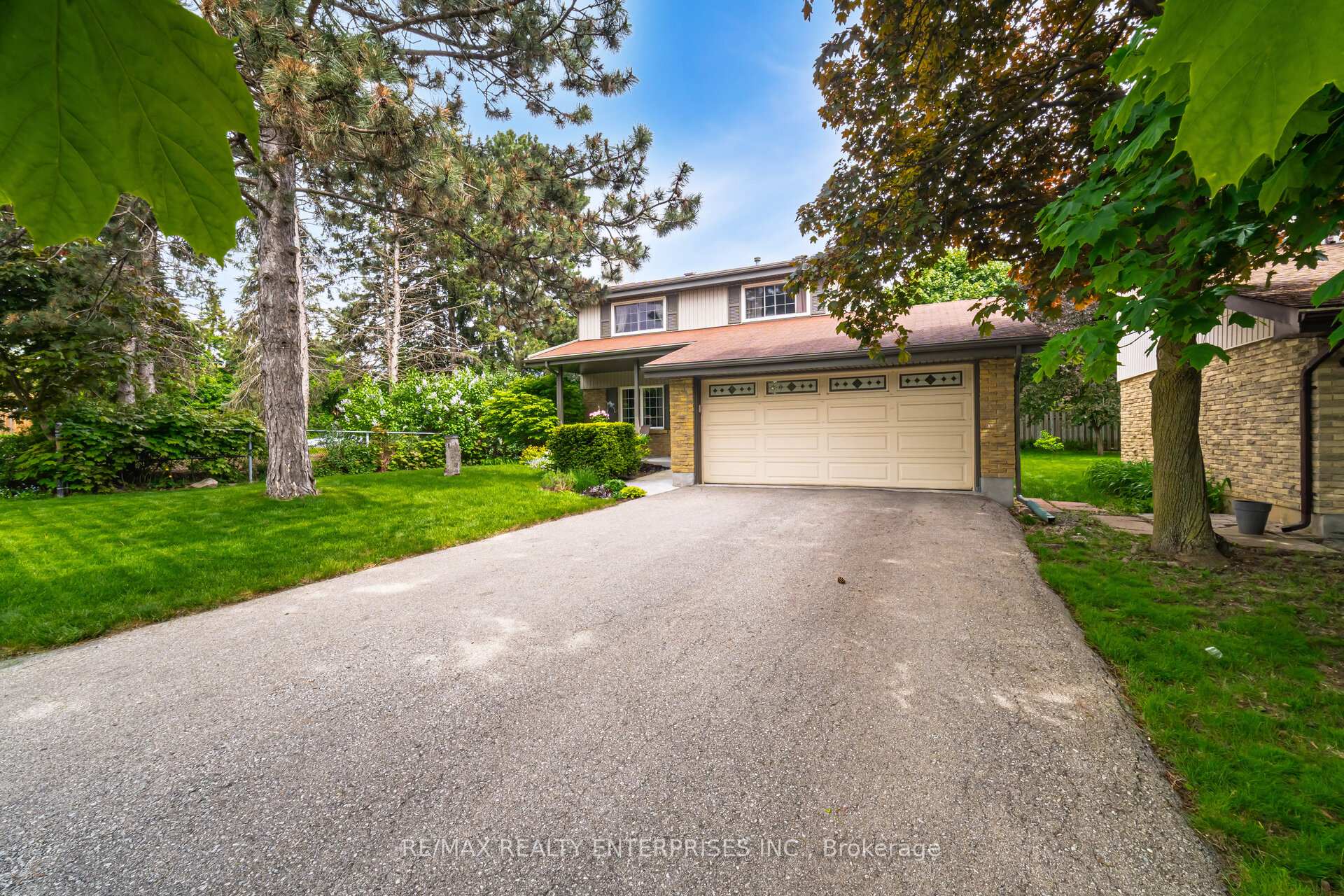 Photo 13 of 111 Somerset Drive, Brampton, Heart Lake West — HOMEH
