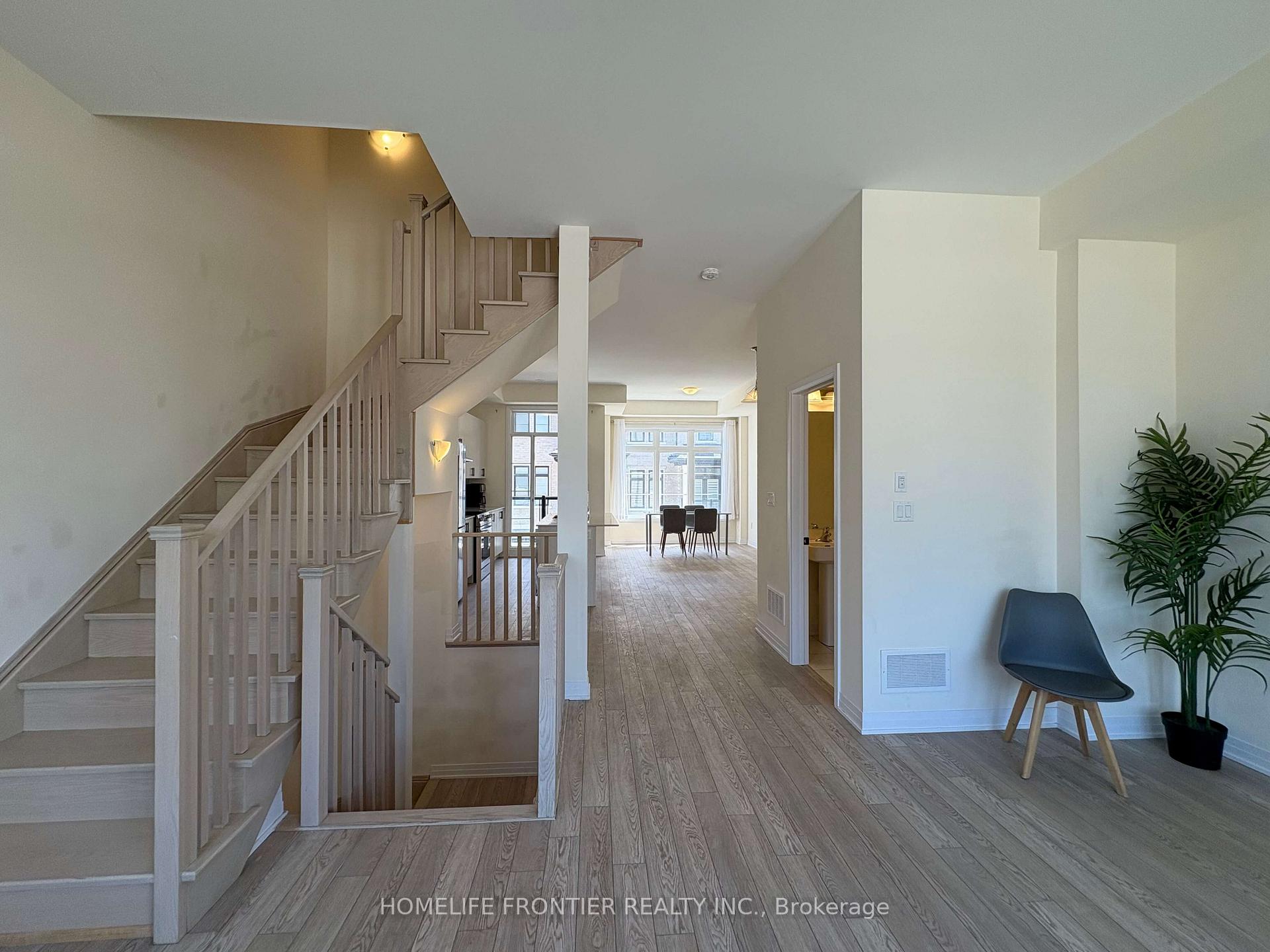 Photo 13 of 118 De La Roche Drive, Vaughan, Vellore Village — HOMEH