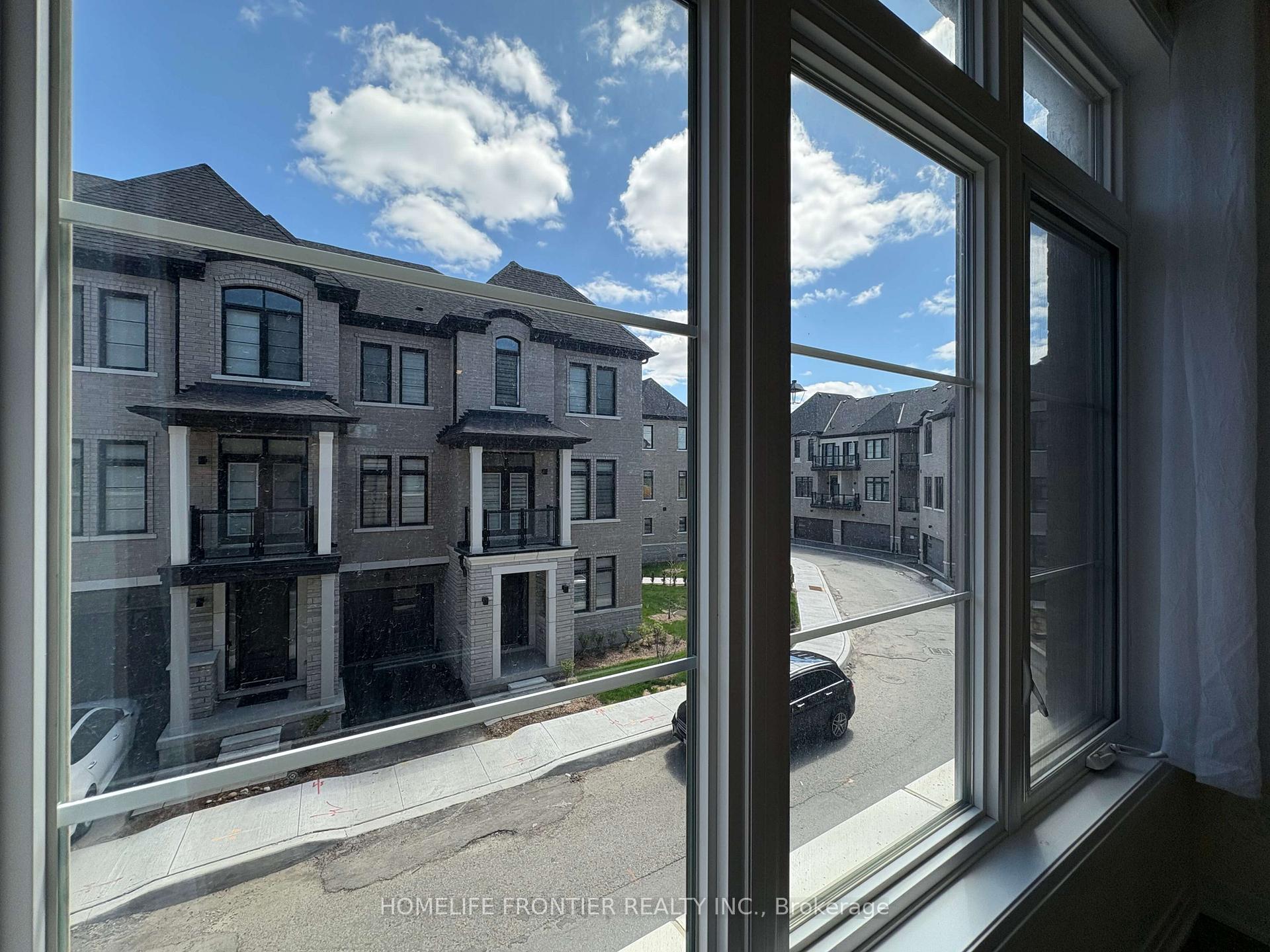 Photo 19 of 118 De La Roche Drive, Vaughan, Vellore Village — HOMEH