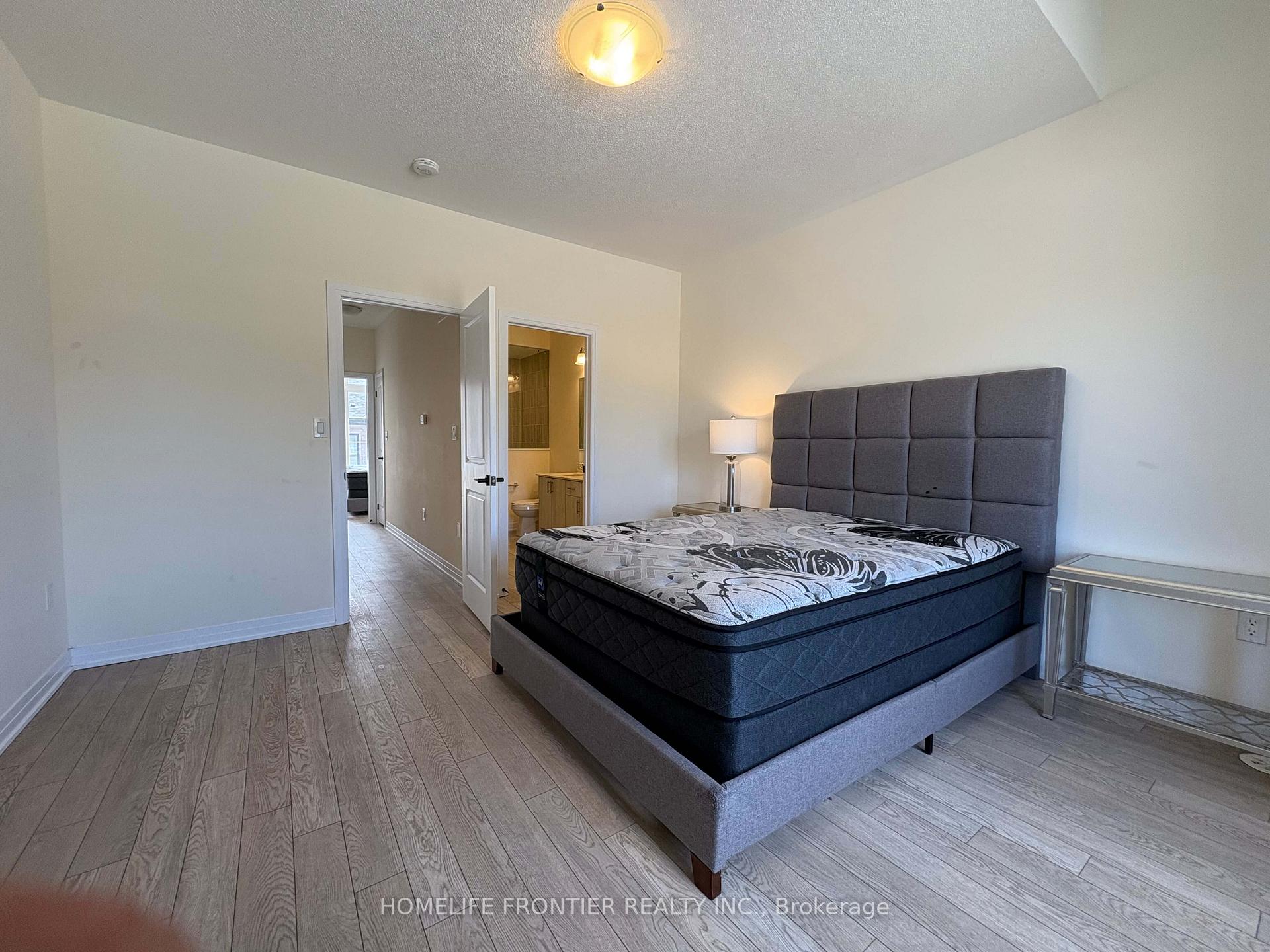 Photo 46 of 118 De La Roche Drive, Vaughan, Vellore Village — HOMEH