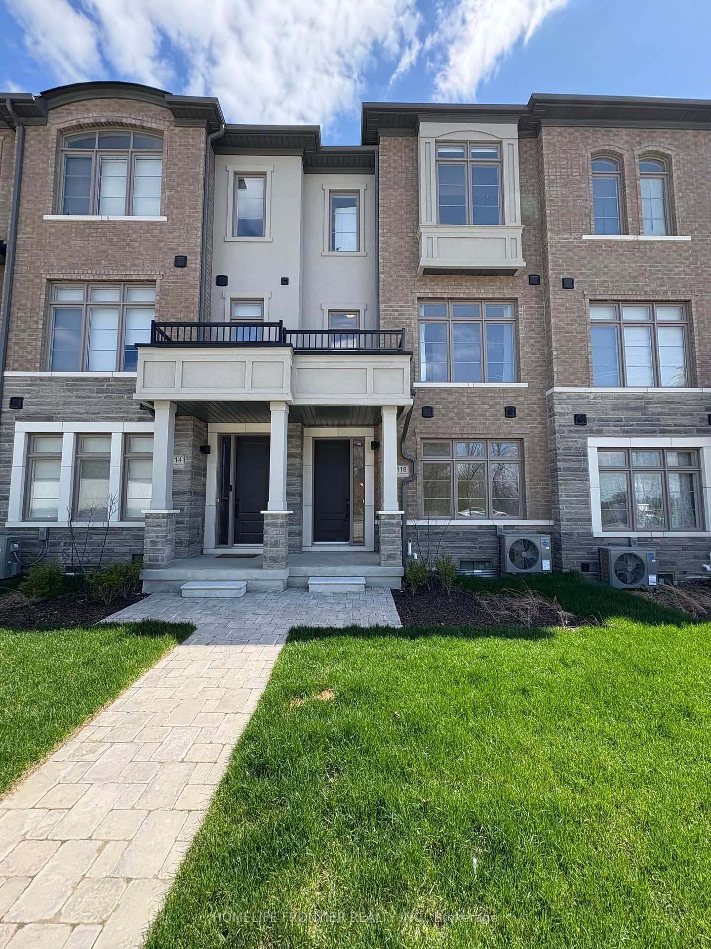 Photo 2 of 118 De La Roche Drive, Vaughan, Vellore Village — HOMEH
