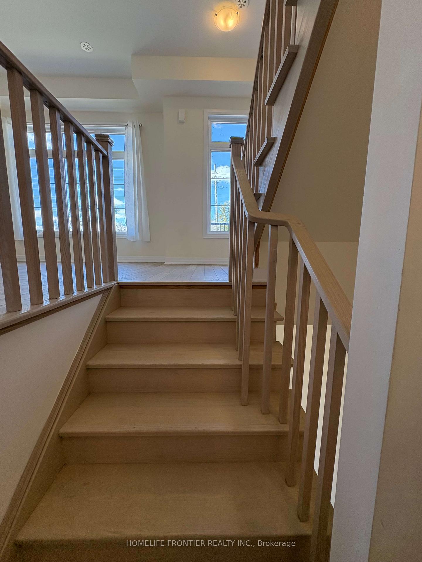 Photo 28 of 118 De La Roche Drive, Vaughan, Vellore Village — HOMEH