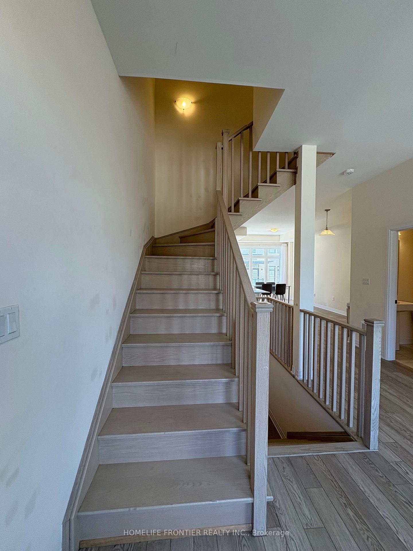 Photo 64 of 118 De La Roche Drive, Vaughan, Vellore Village — HOMEH