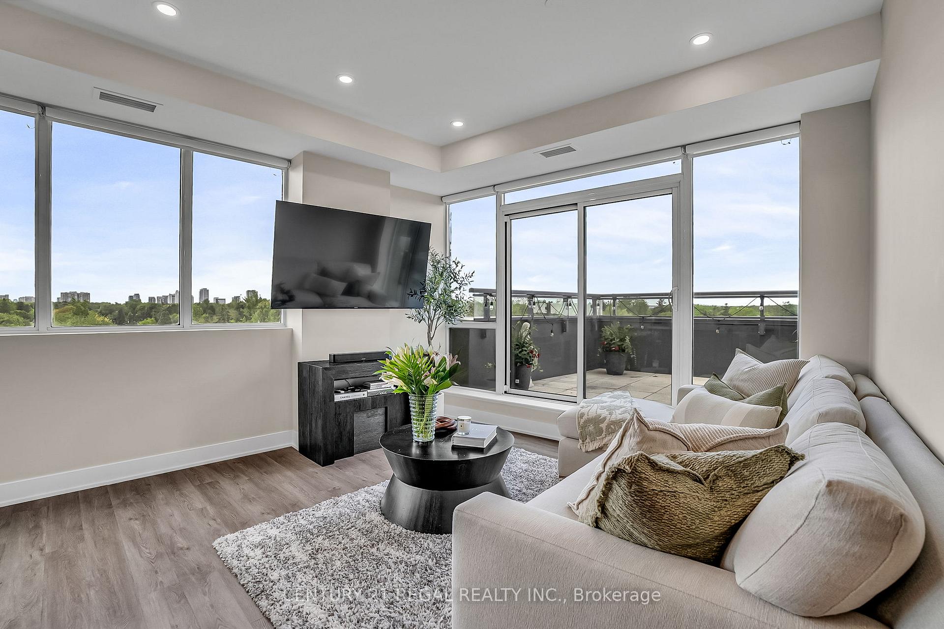 Photo 21 of Unit PH10, 7608 Yonge Street, Vaughan, Crestwood-Springfarm-Yorkhill — HOMEH