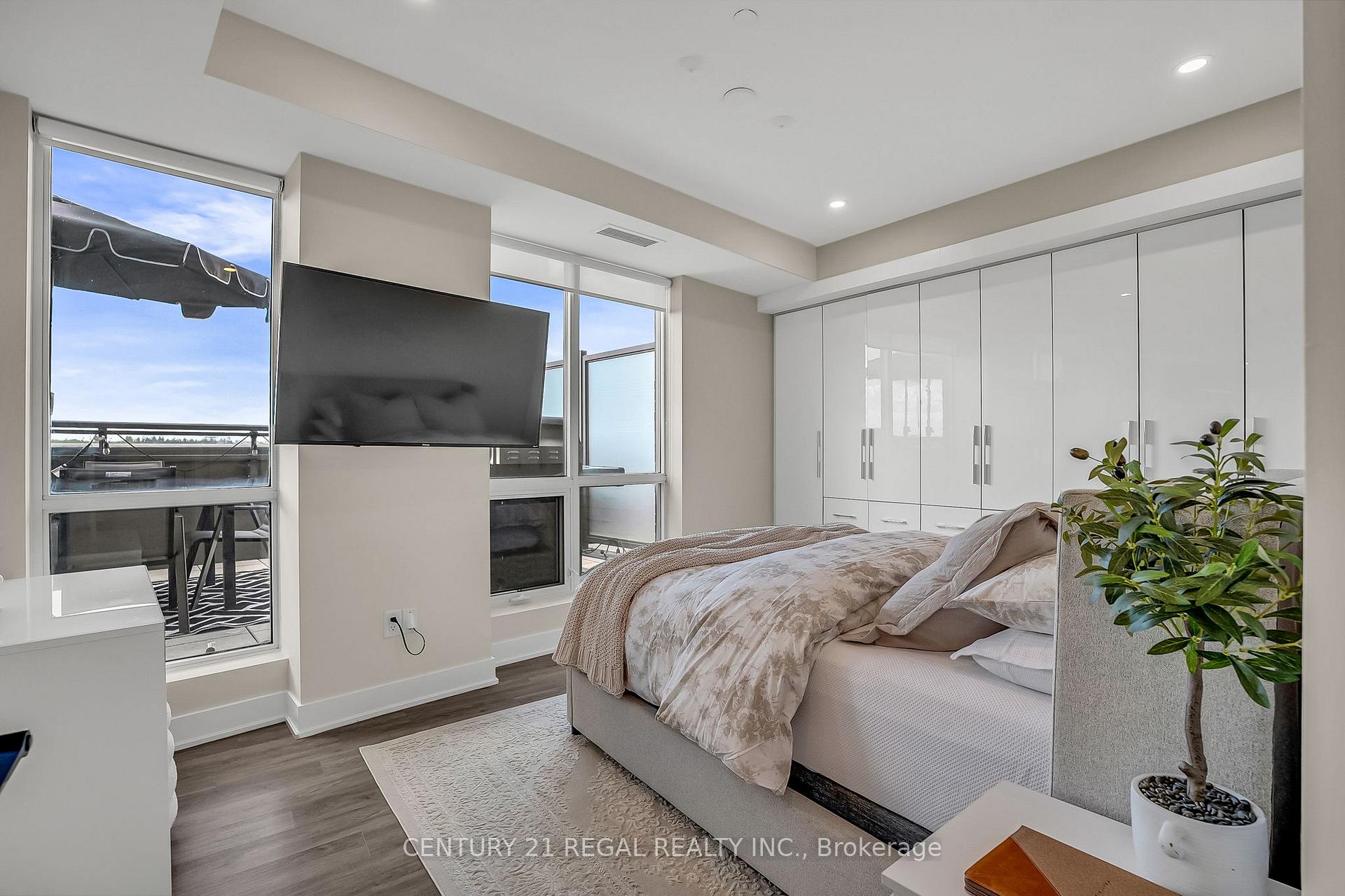 Photo 47 of Unit PH10, 7608 Yonge Street, Vaughan, Crestwood-Springfarm-Yorkhill — HOMEH