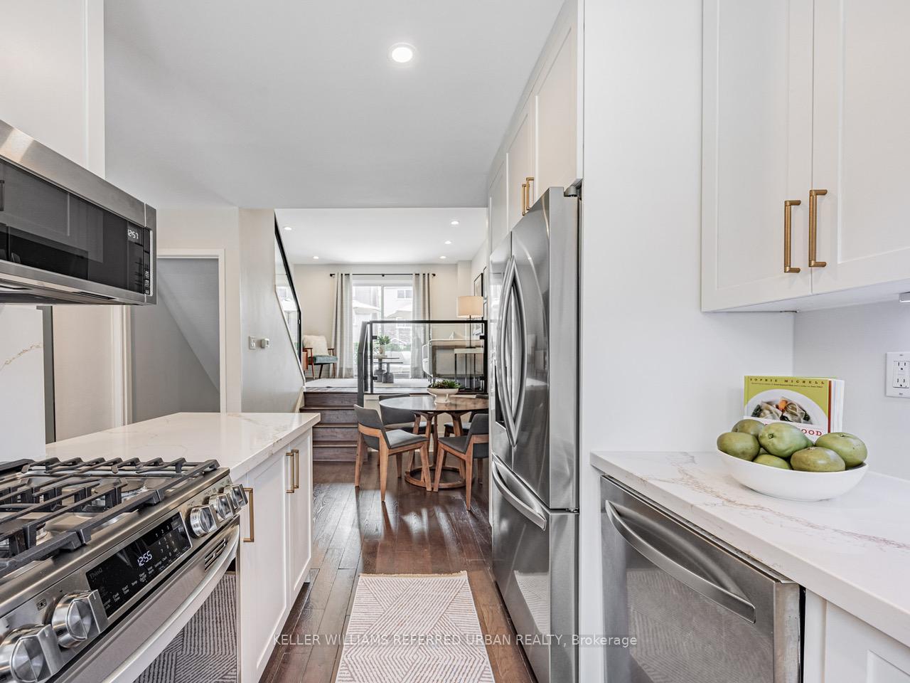 Photo 8 of 22 Valifor Place N, Toronto, Greenwood-Coxwell — HOMEH