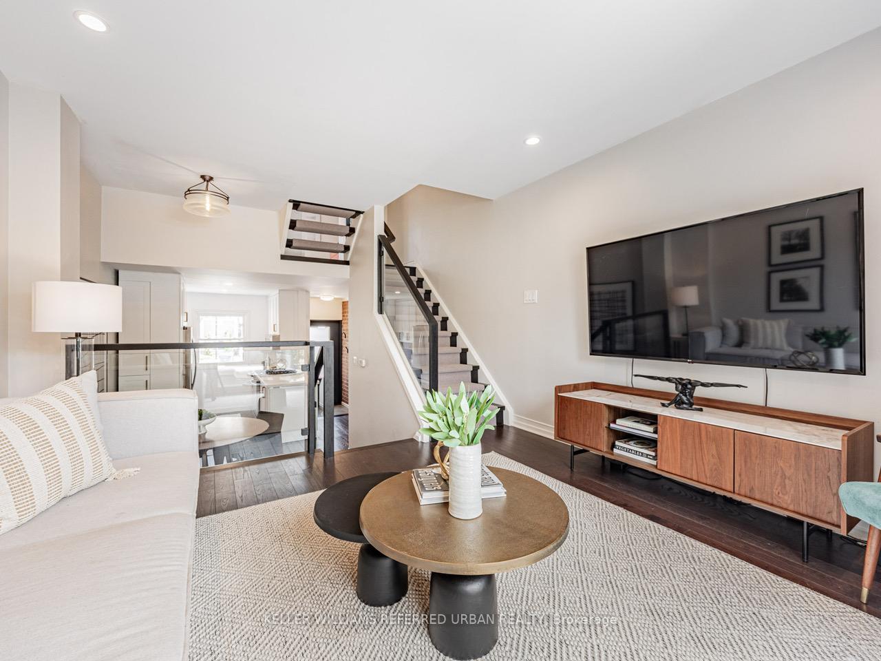 Photo 12 of 22 Valifor Place N, Toronto, Greenwood-Coxwell — HOMEH