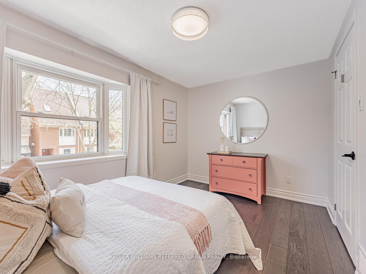 Photo 14 of 22 Valifor Place N, Toronto, Greenwood-Coxwell — HOMEH