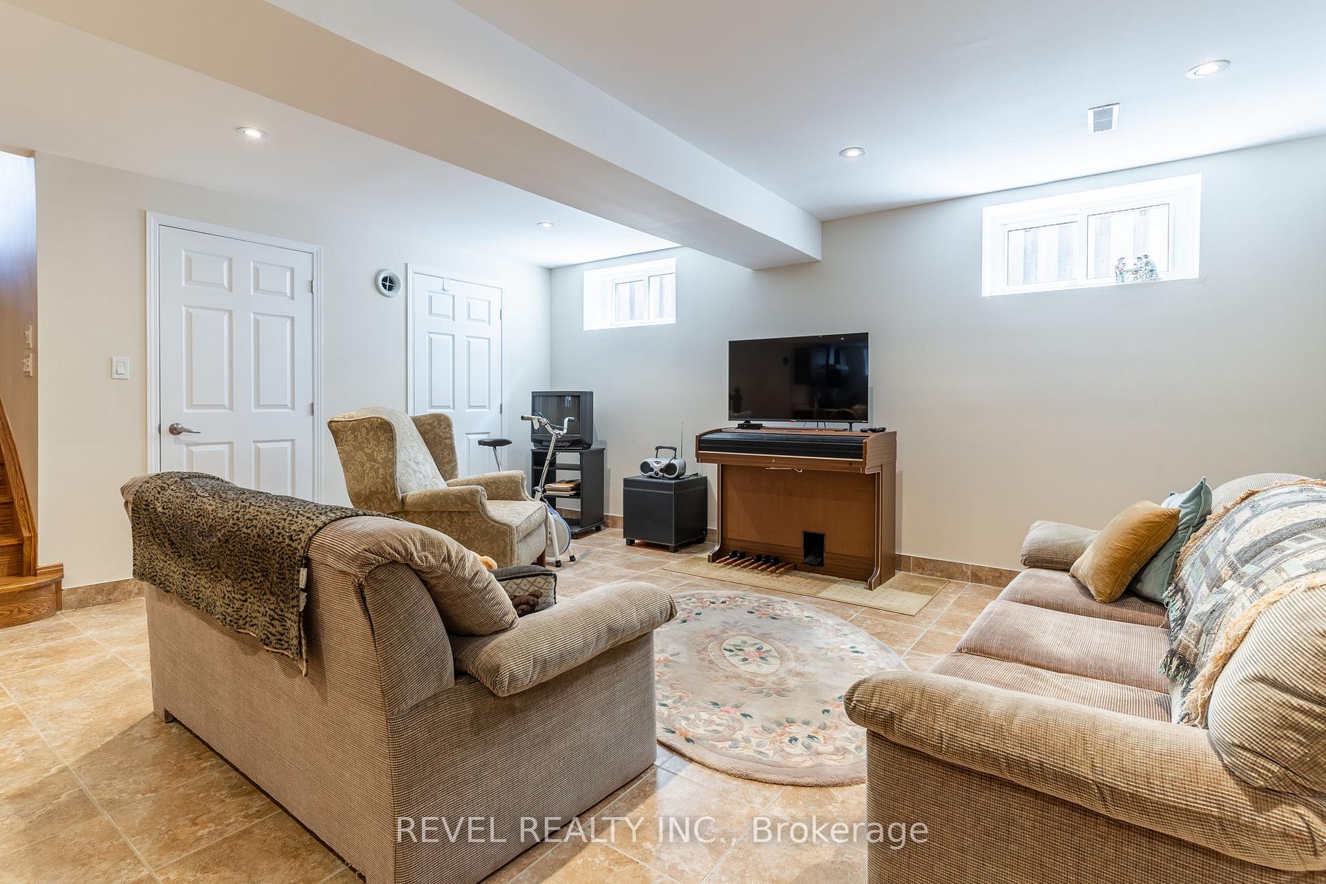 Photo 33 of 112 Henley Drive, Hamilton, Stoney Creek Industrial — HOMEH