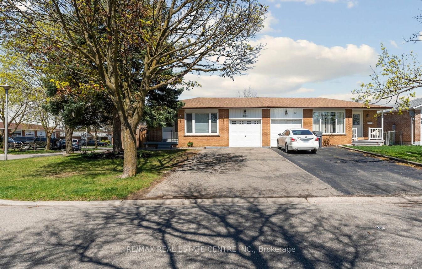Front of 21 Marchbank Crescent