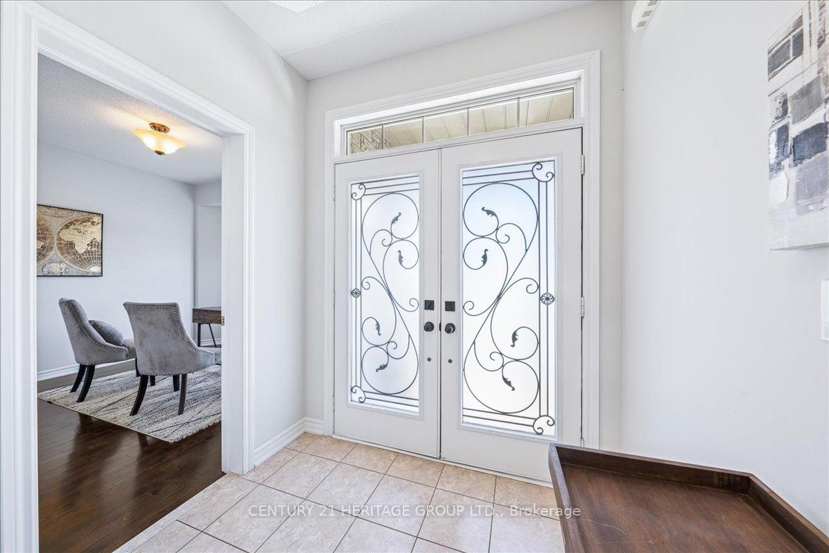 Photo 3 of 22 Horsley Court, Aurora, Bayview Northeast — HOMEH