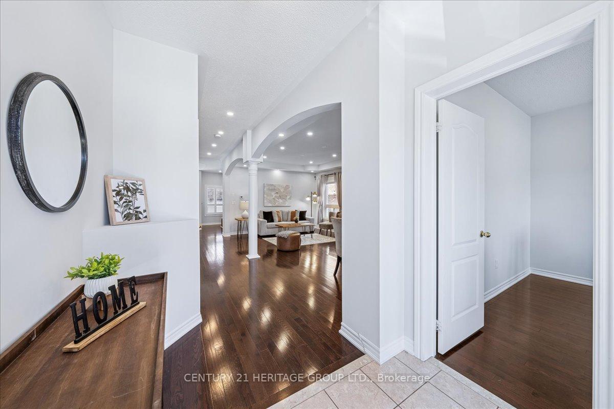Photo 4 of 22 Horsley Court, Aurora, Bayview Northeast — HOMEH