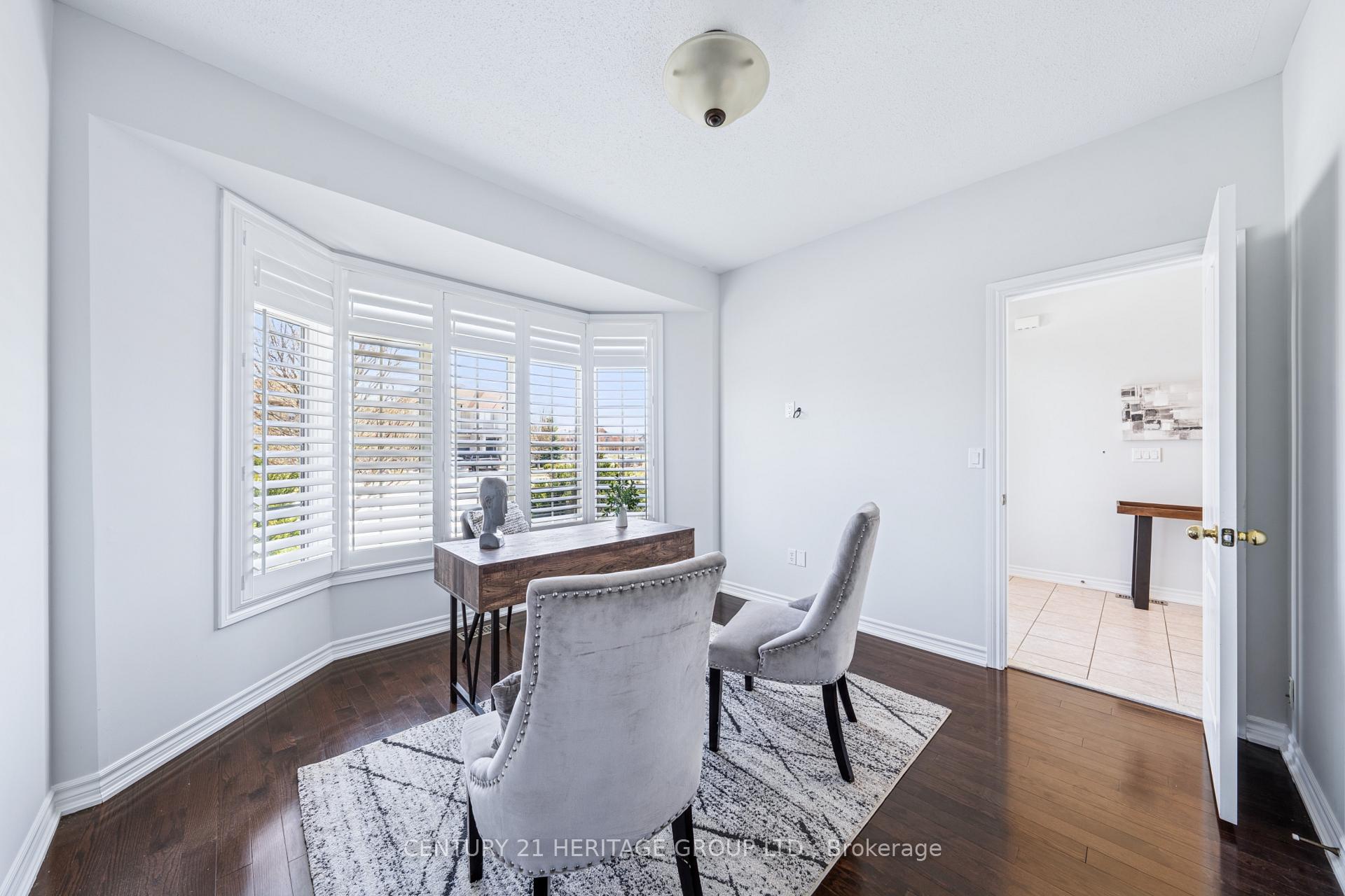 Photo 5 of 22 Horsley Court, Aurora, Bayview Northeast — HOMEH