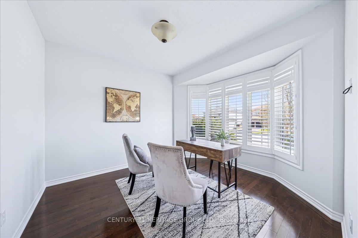 Photo 6 of 22 Horsley Court, Aurora, Bayview Northeast — HOMEH