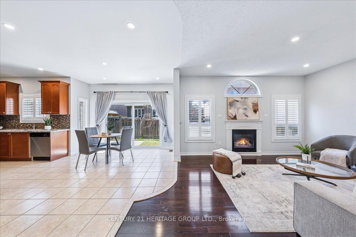 Photo 11 of 22 Horsley Court, Aurora, Bayview Northeast — HOMEH