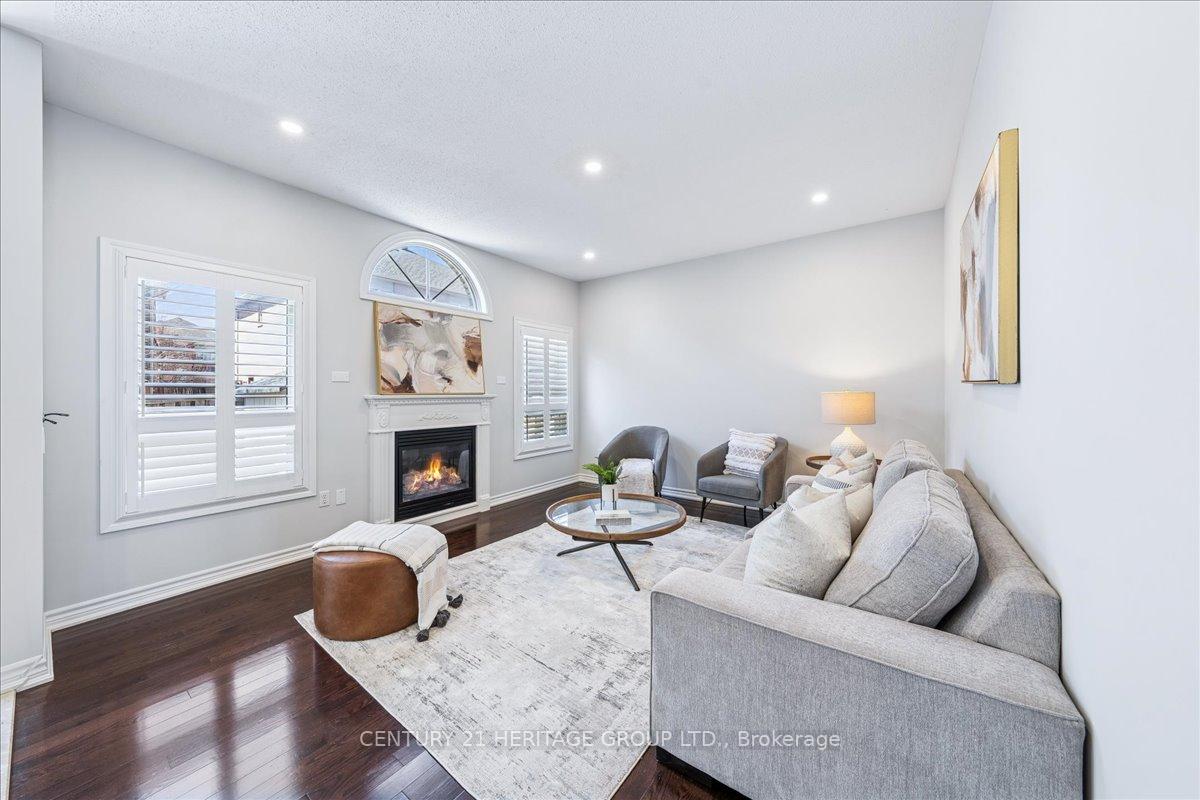 Photo 12 of 22 Horsley Court, Aurora, Bayview Northeast — HOMEH