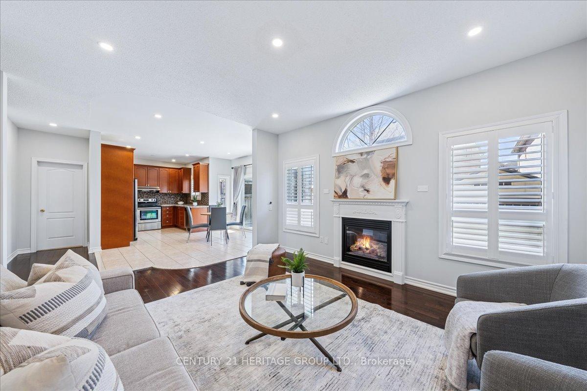 Photo 13 of 22 Horsley Court, Aurora, Bayview Northeast — HOMEH