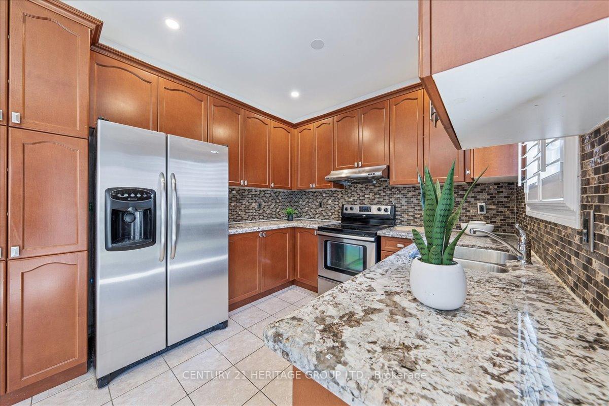 Photo 16 of 22 Horsley Court, Aurora, Bayview Northeast — HOMEH