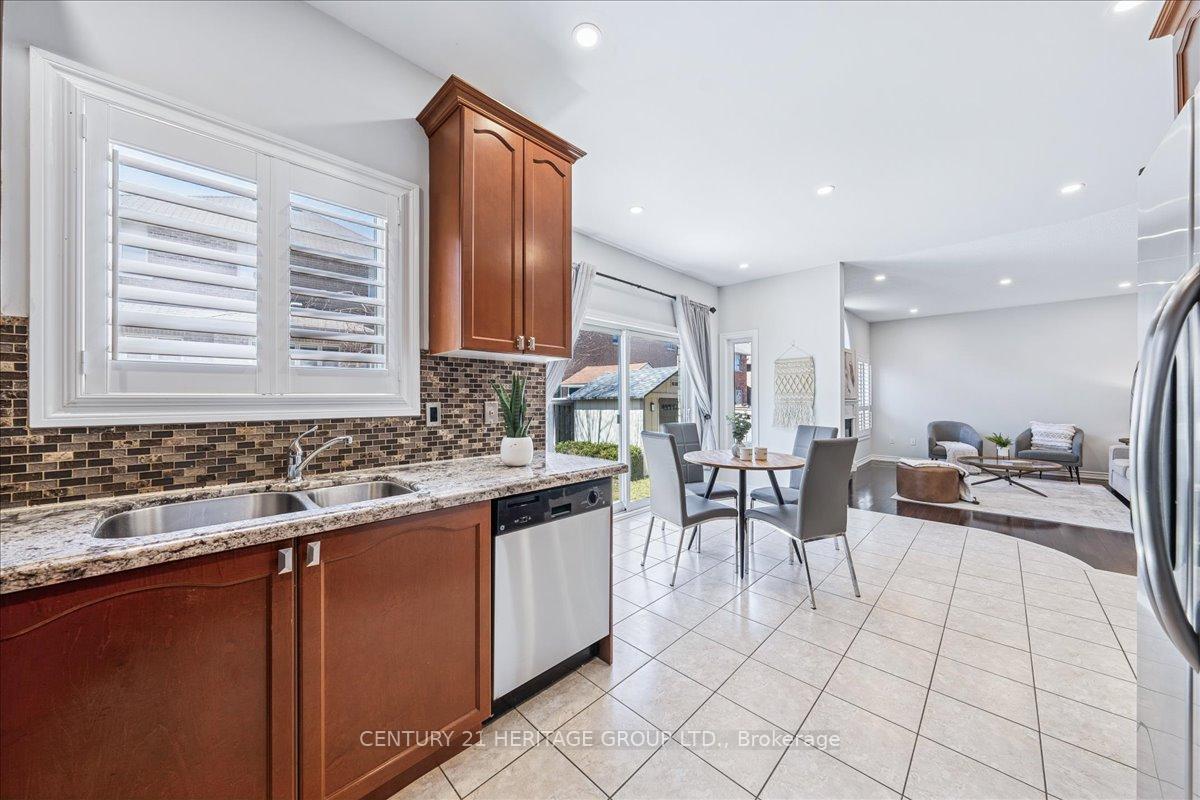 Photo 17 of 22 Horsley Court, Aurora, Bayview Northeast — HOMEH