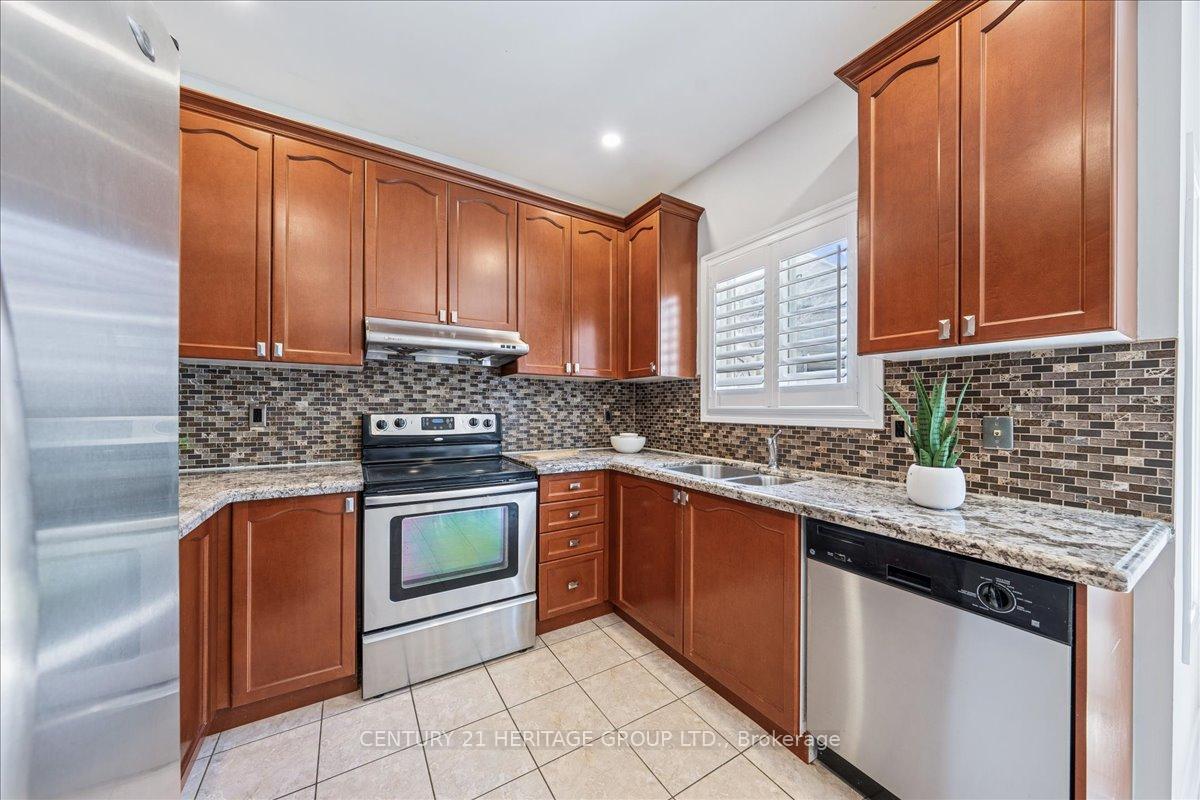 Photo 18 of 22 Horsley Court, Aurora, Bayview Northeast — HOMEH