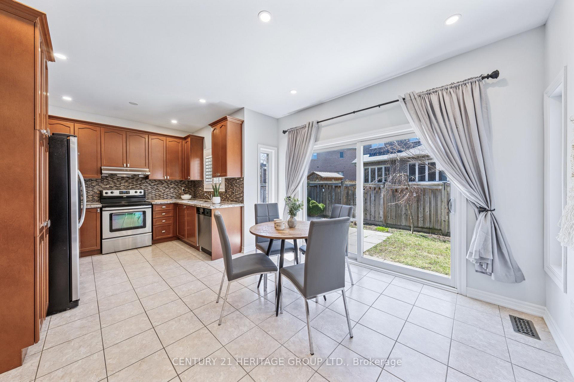 Photo 19 of 22 Horsley Court, Aurora, Bayview Northeast — HOMEH