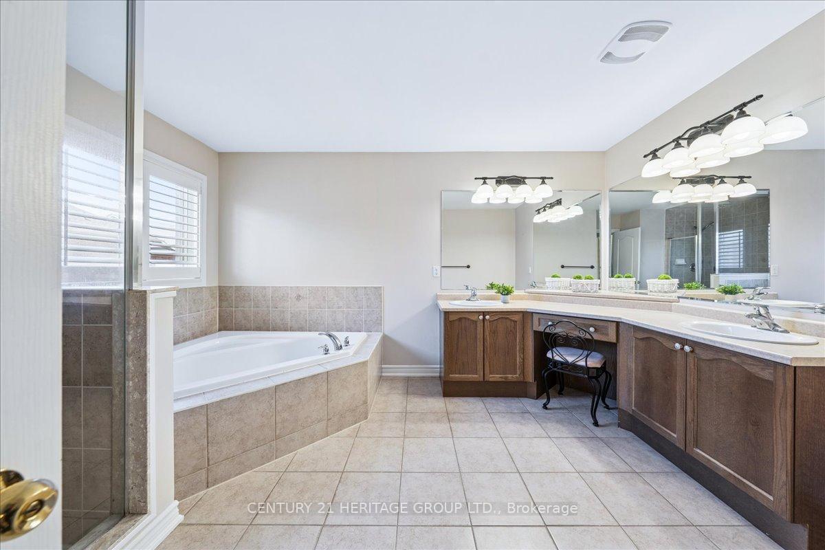 Photo 25 of 22 Horsley Court, Aurora, Bayview Northeast — HOMEH