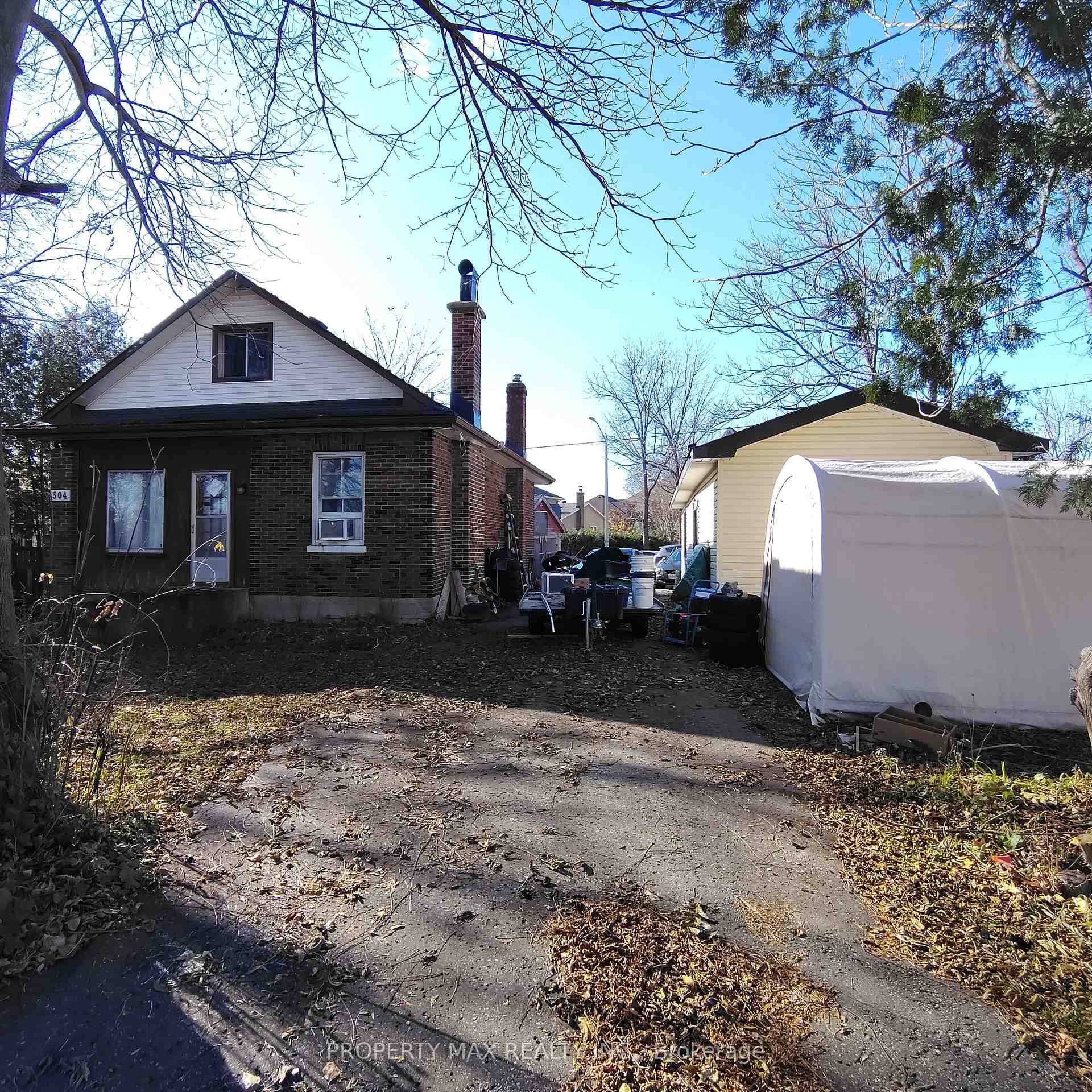 Front of 304 West Scugog Lane